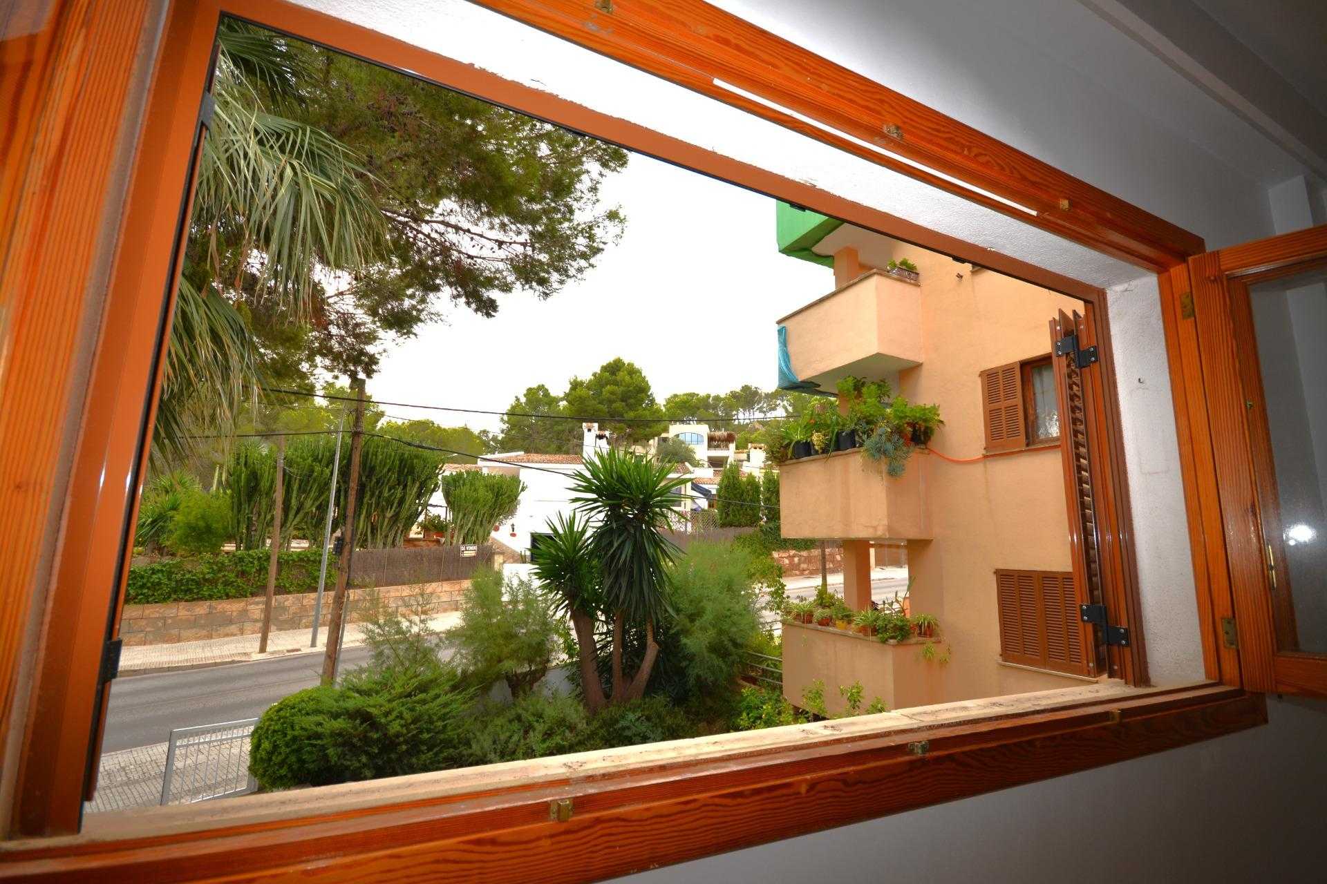 Condominium in Calvia, Balearic Islands 12130909