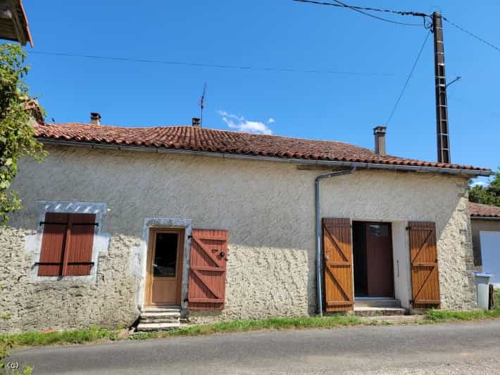 Hus i Charroux, Nouvelle-Aquitaine 12131826