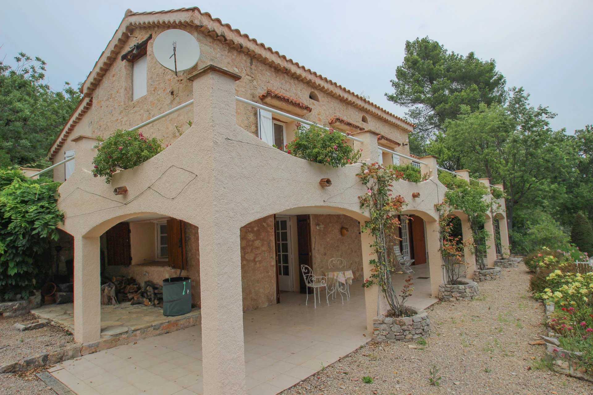 Dom w Seillans, Provence-Alpes-Côte d'Azur 12131871