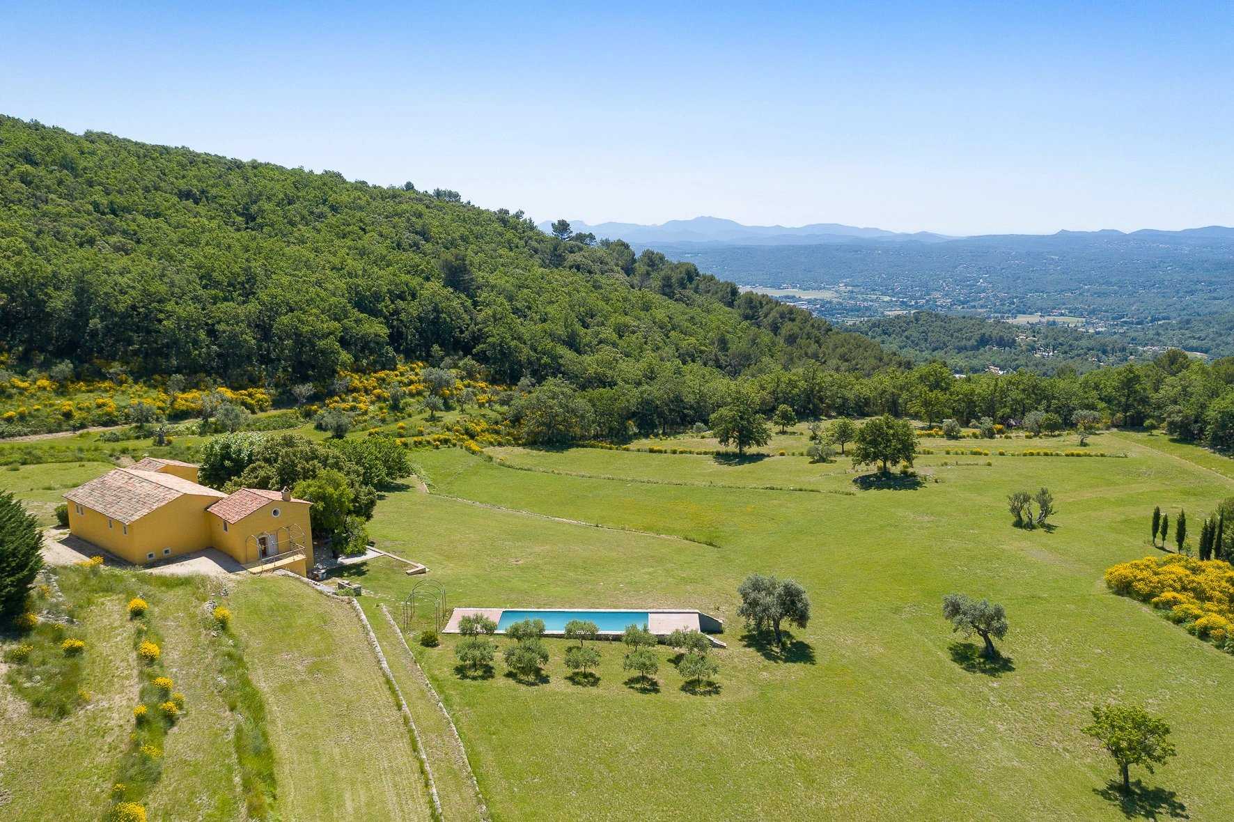 Hus i Seillans, Provence-Alpes-Cote d'Azur 12131879