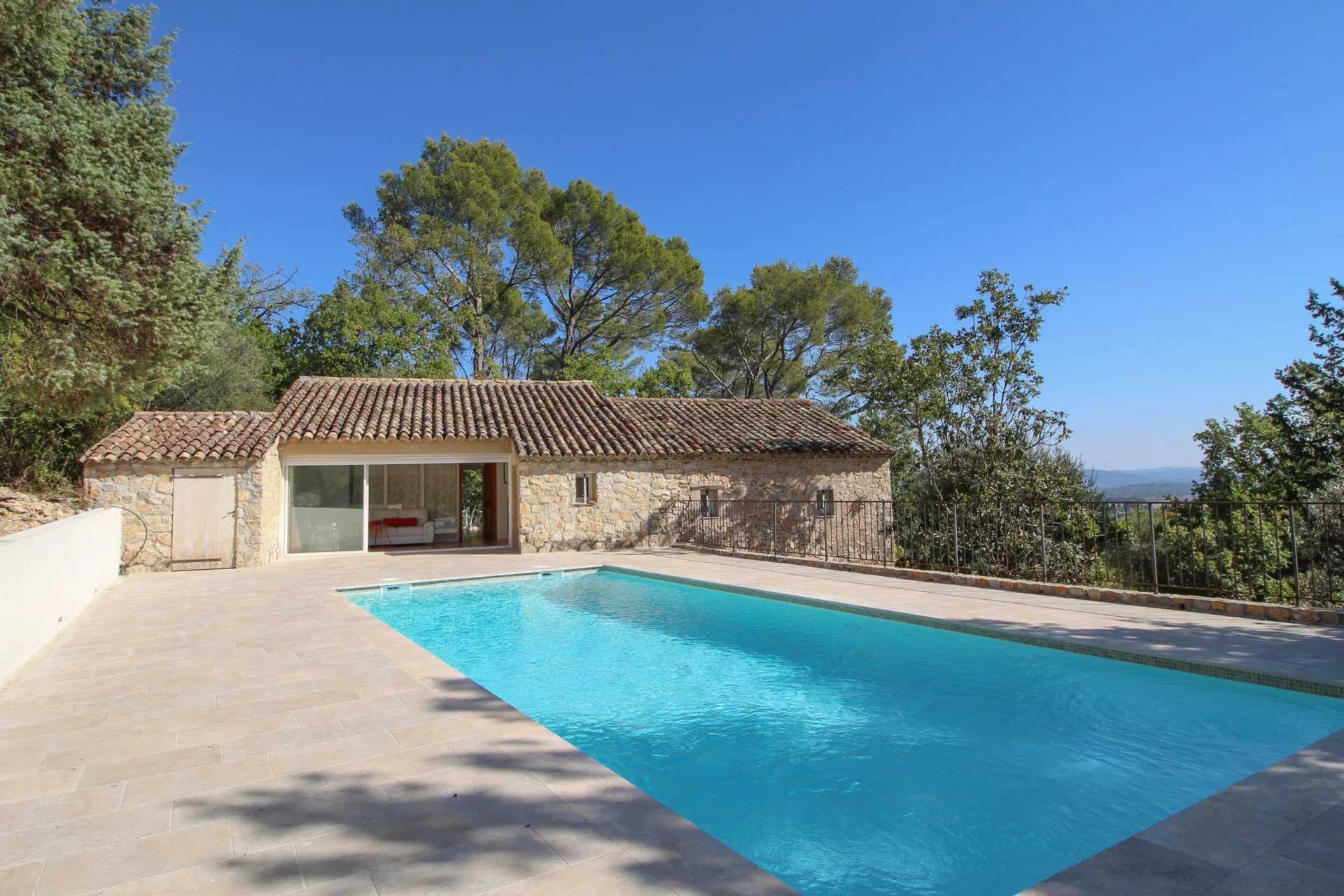 σπίτι σε Fayence, Provence-Alpes-Côte d'Azur 12131885