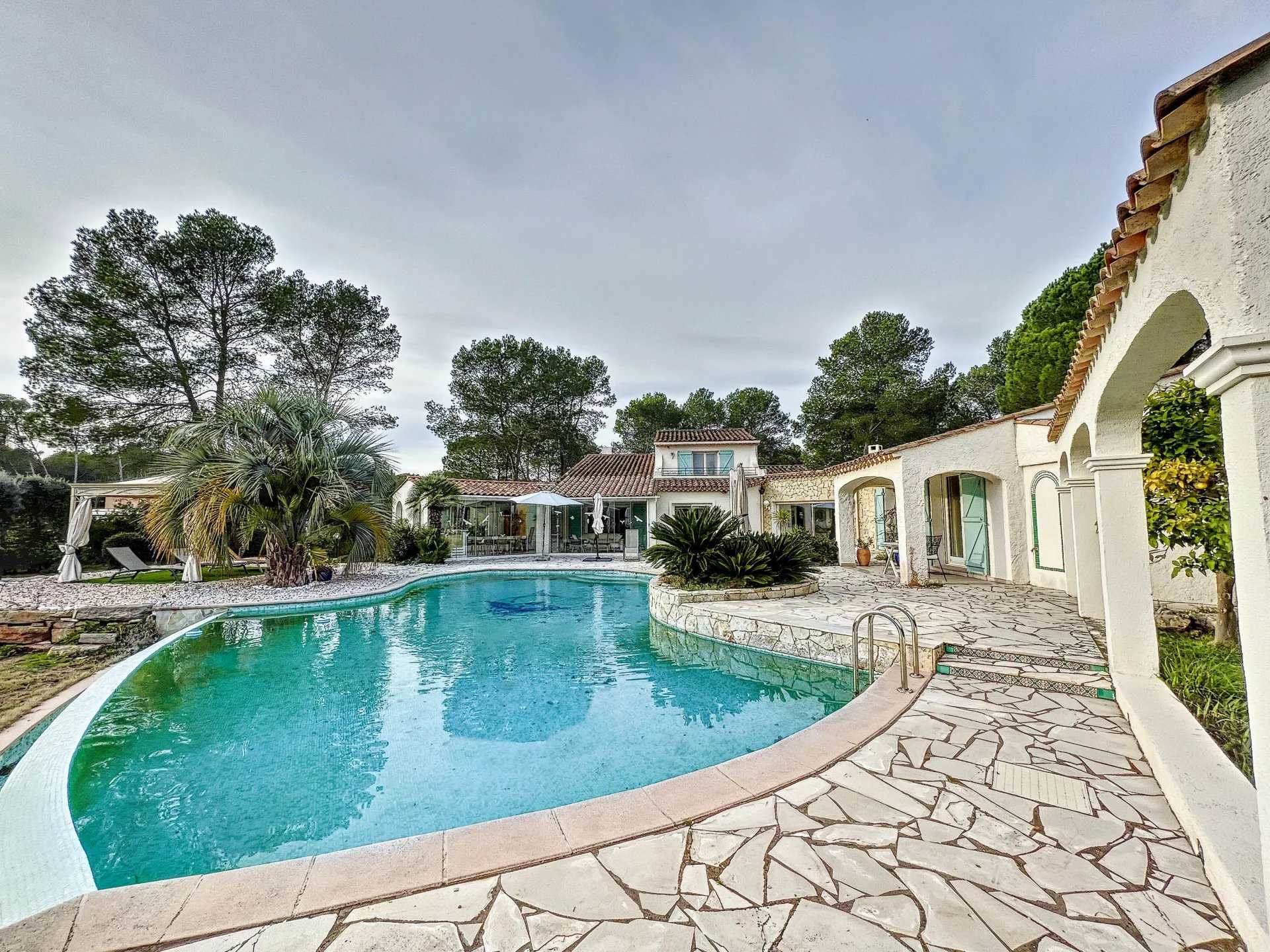 Rumah di Puget-sur-Argens, Provence-Alpes-Côte d'Azur 12131888