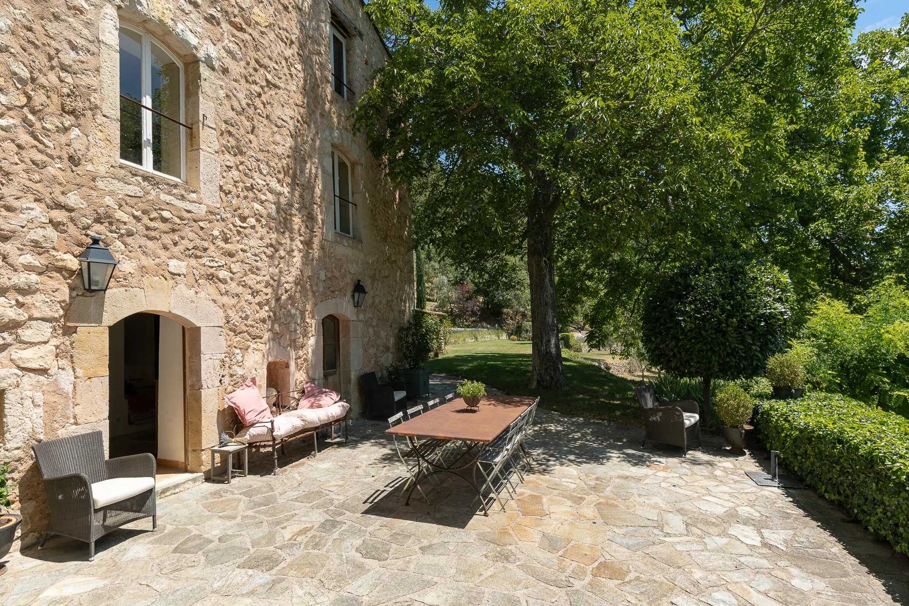 집 에 Seillans, Provence-Alpes-Côte d'Azur 12131891