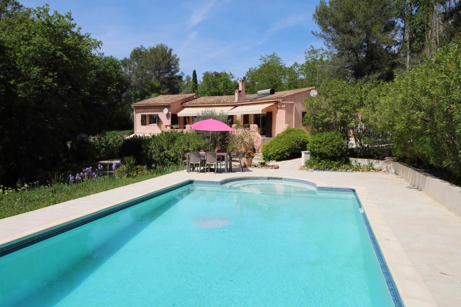 House in Bagnols-en-Foret, Provence-Alpes-Cote d'Azur 12131901