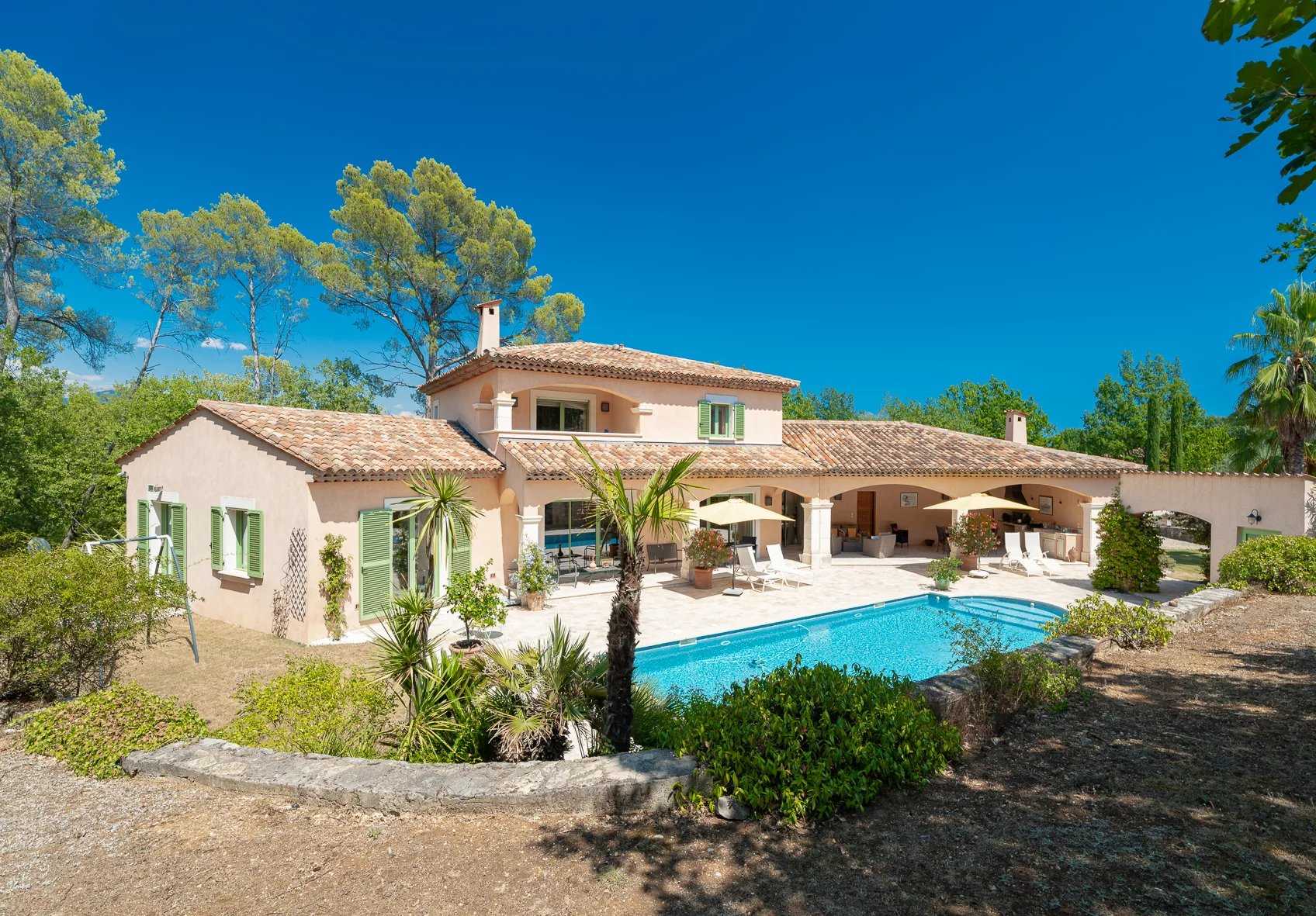 Talo sisään Fayence, Provence-Alpes-Côte d'Azur 12131905