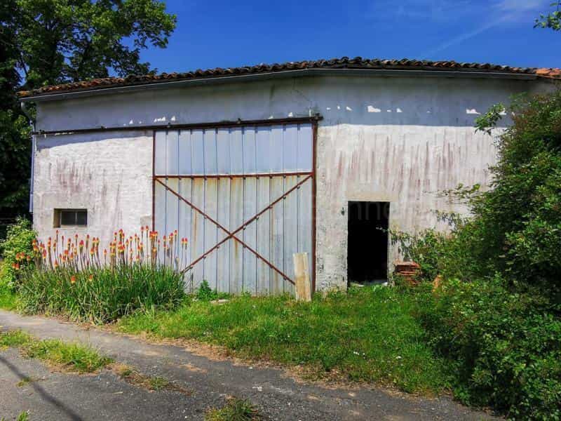 casa en Villefagnan, Nouvelle-Aquitaine 12131992