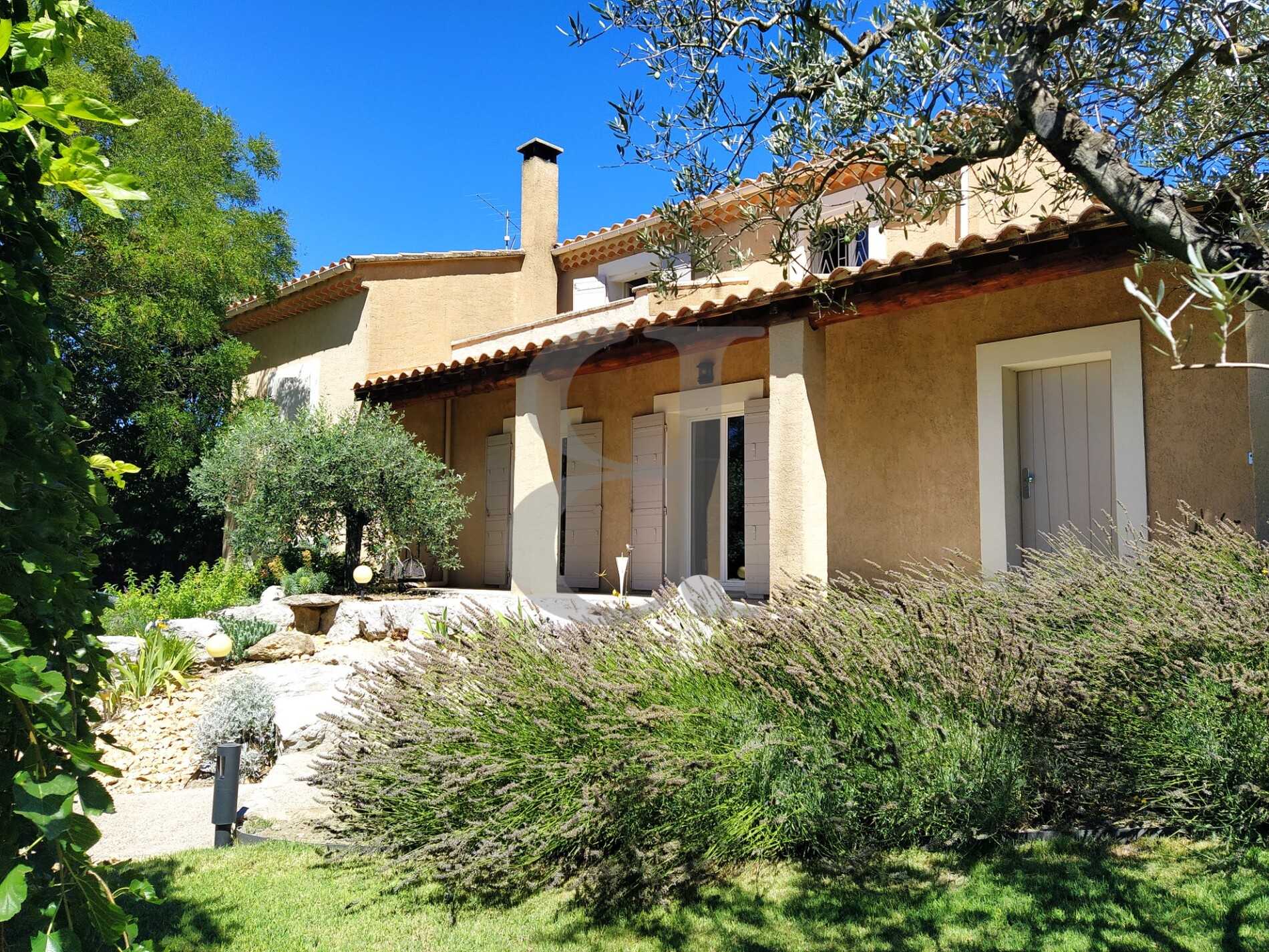 Haus im L'Isle-sur-la-Sorgue, Provence-Alpes-Côte d'Azur 12132064