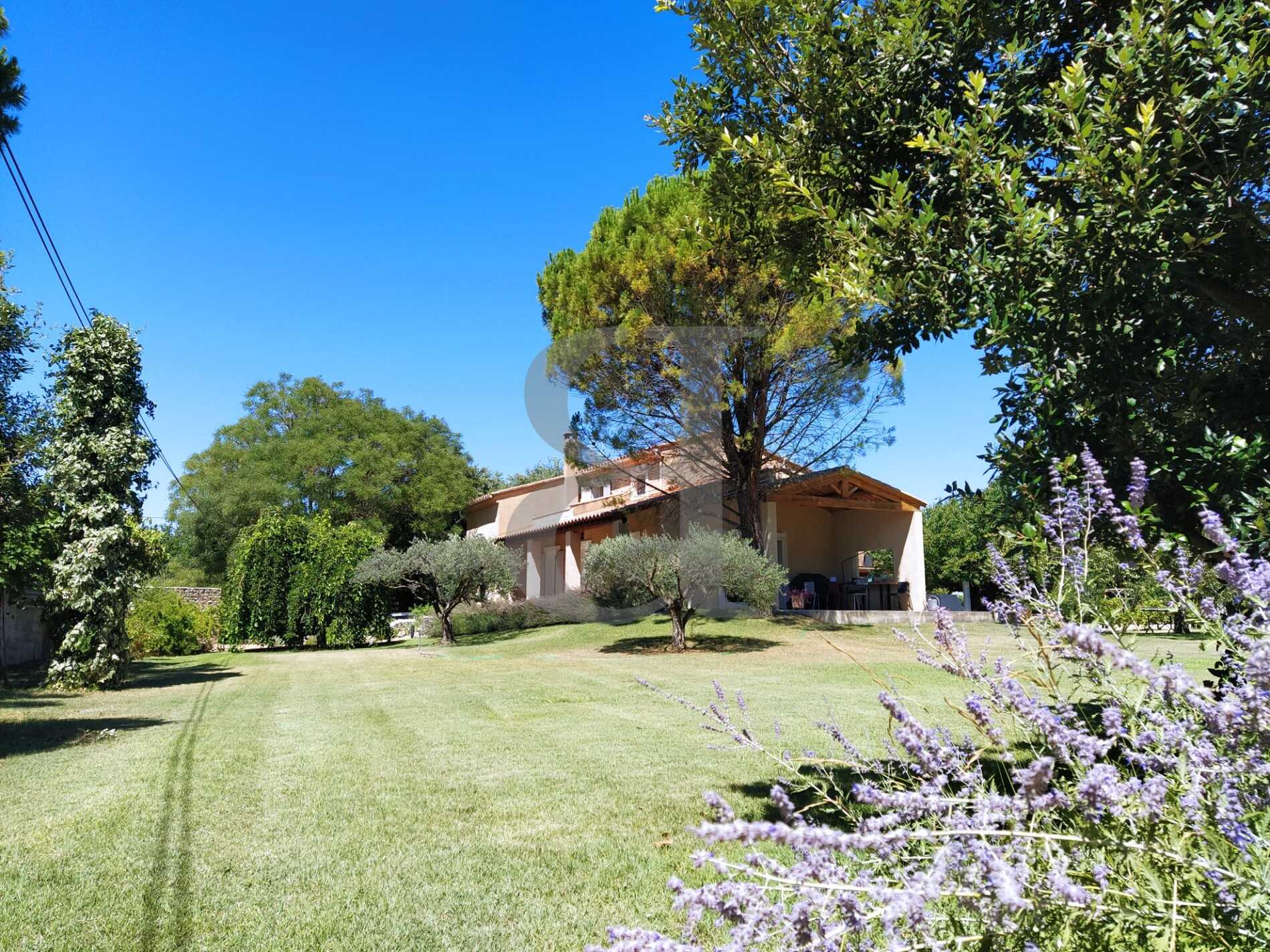 House in L'Isle-sur-la-Sorgue, Provence-Alpes-Côte d'Azur 12132064