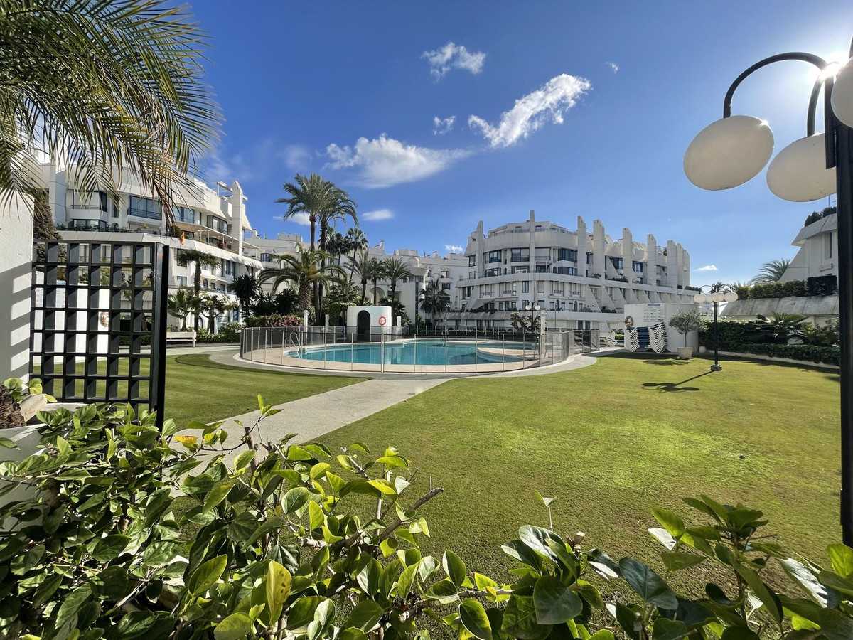 Condominium in Marbella, Andalusia 12132246
