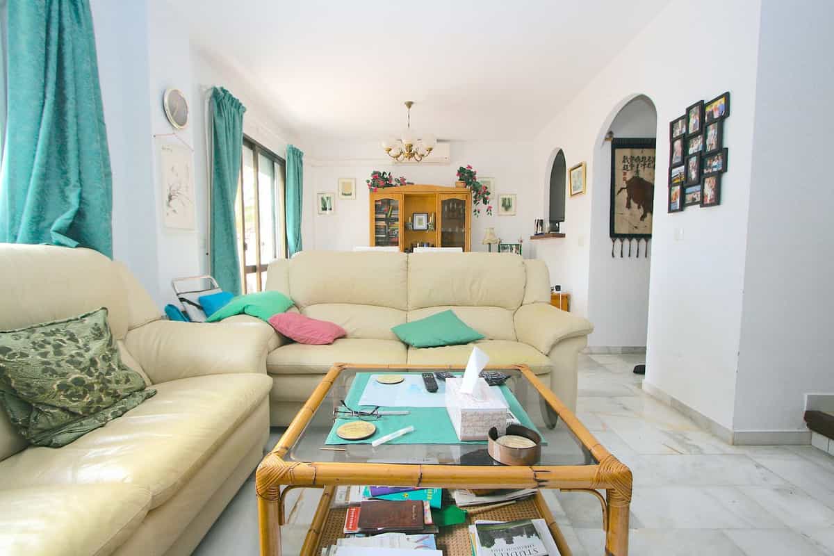 Casa nel Fuengirola, Andalusia 12132874