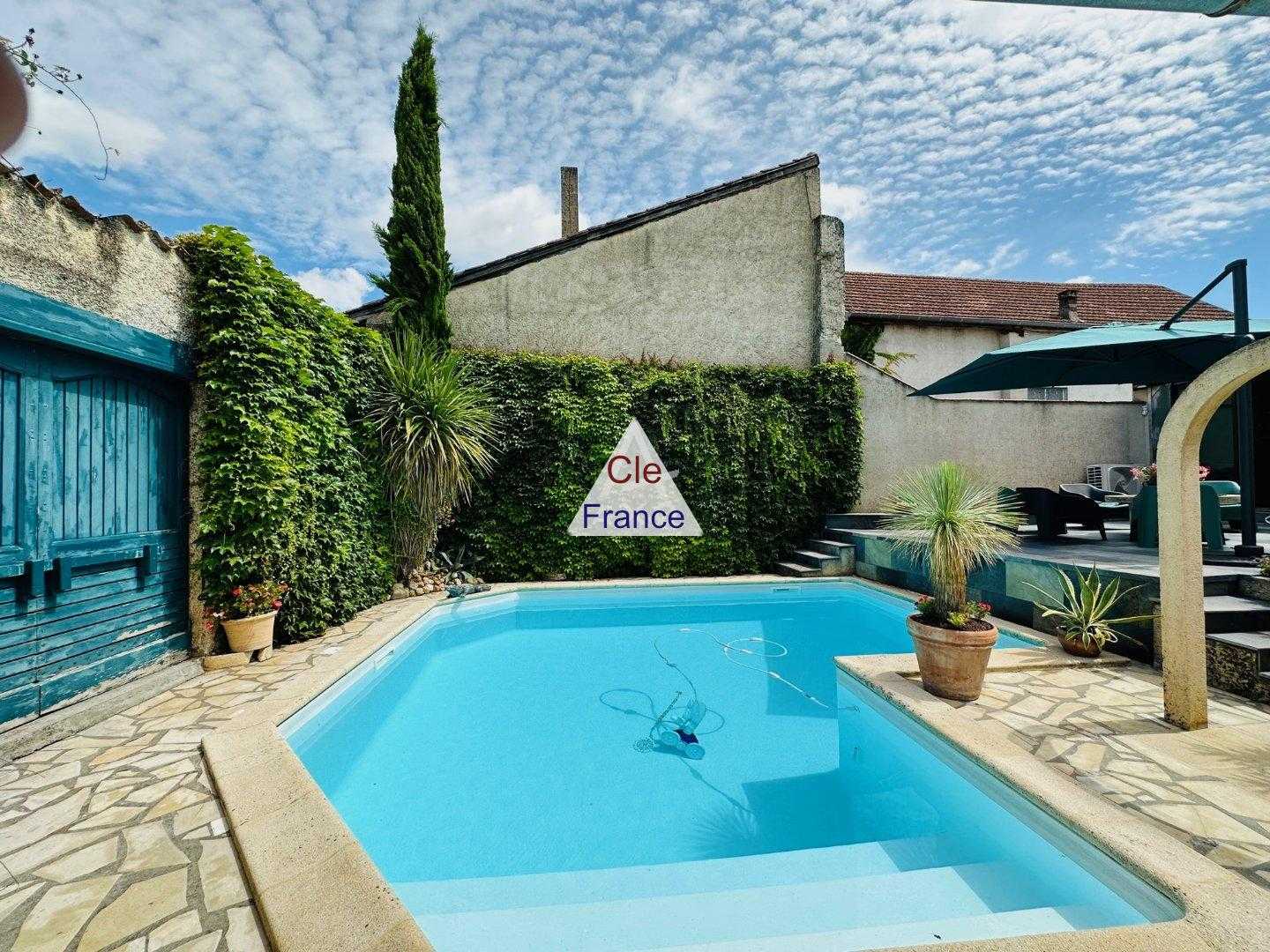 House in Casseneuil, Nouvelle-Aquitaine 12133455