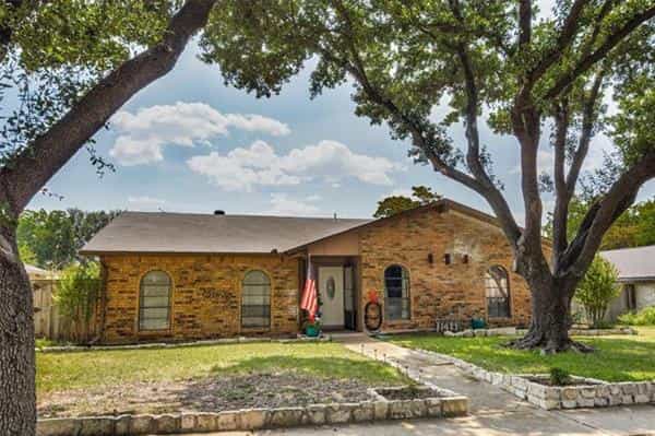 House in The Colony, Texas 12133822