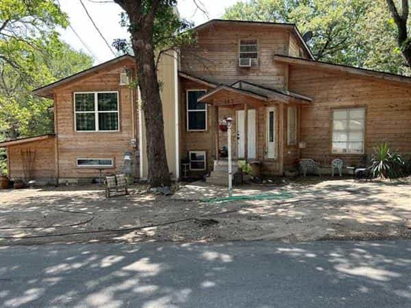House in Enchanted Oaks, Texas 12133853