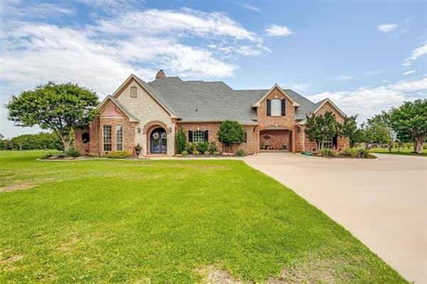 Huis in Benbrook, Texas 12133887