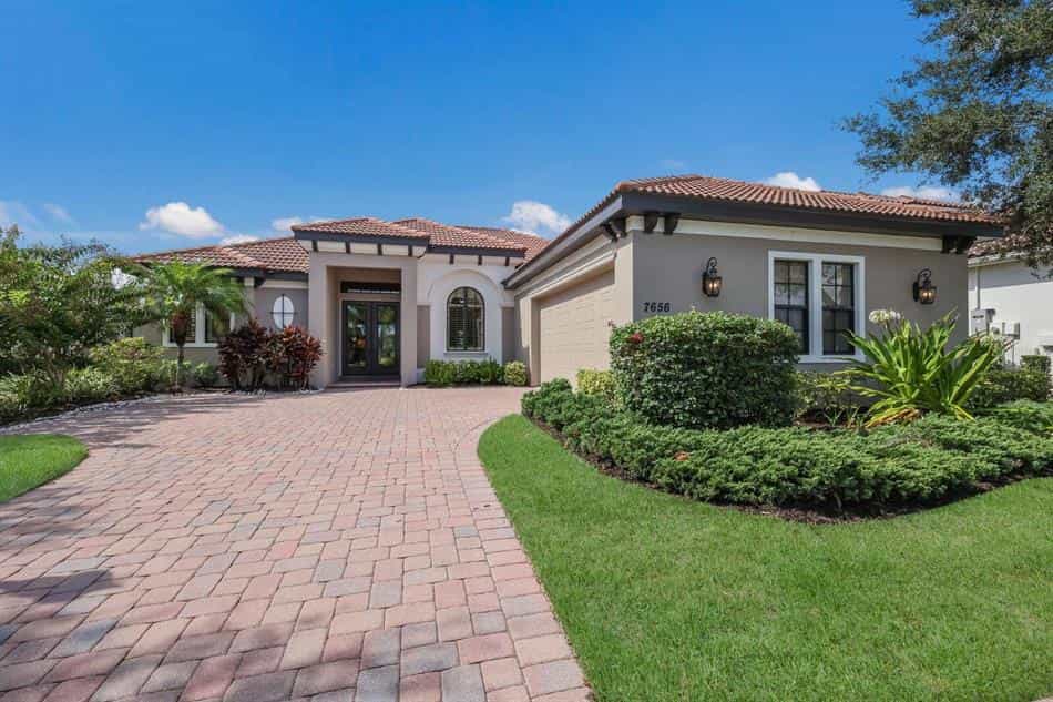 House in Lakewood Ranch, Florida 12133913