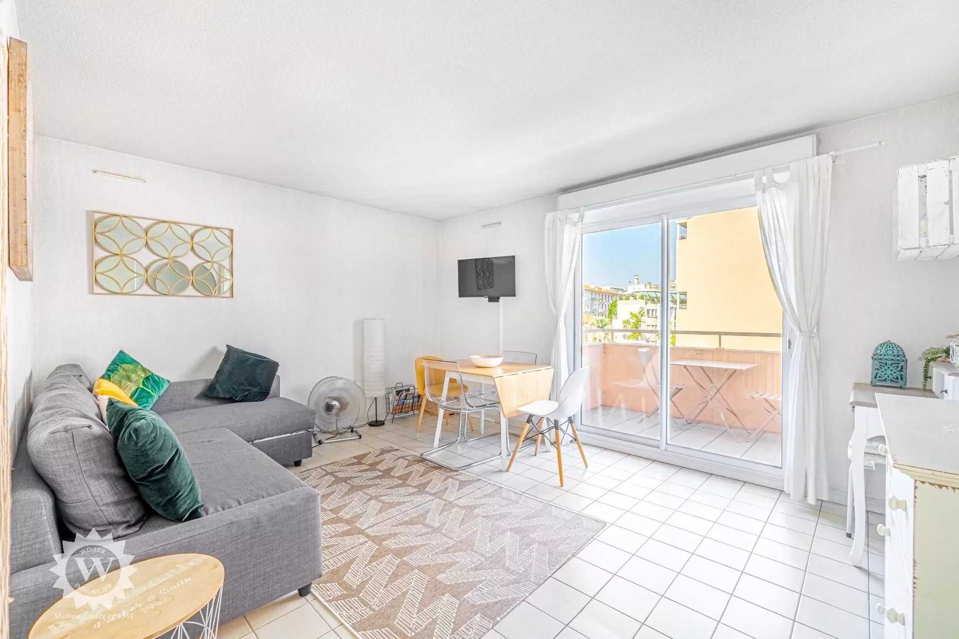 Condominium in Nice, Provence-Alpes-Cote d'Azur 12133995