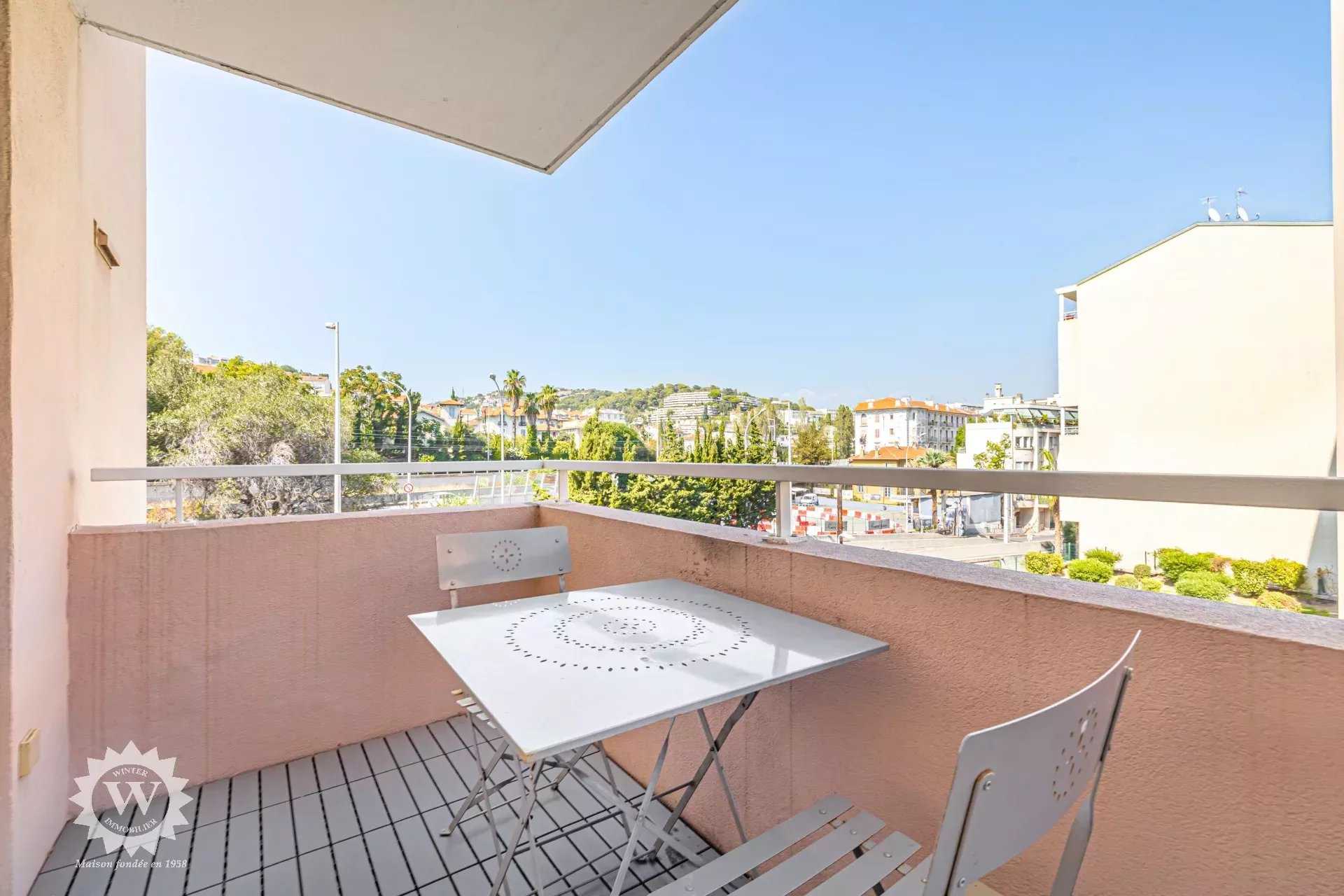 Condominium in Nice, Provence-Alpes-Cote d'Azur 12133995