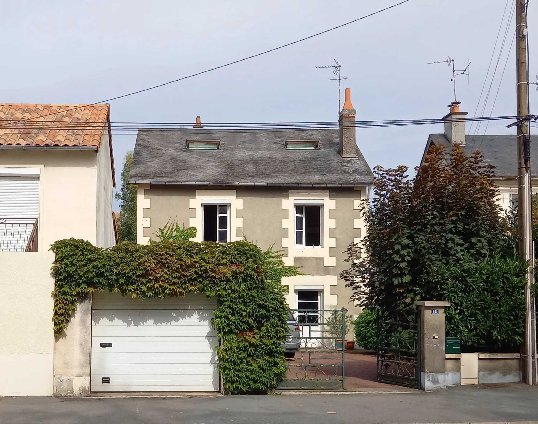 House in Poitiers, Nouvelle-Aquitaine 12134012