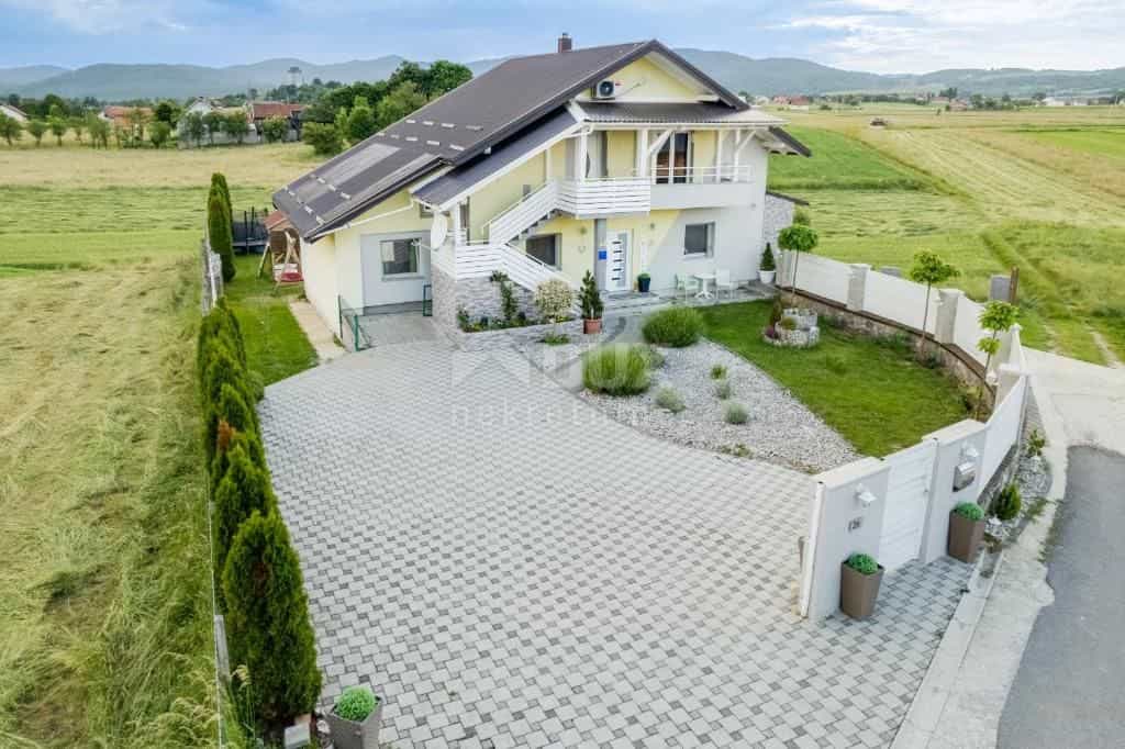 σπίτι σε Brinje, Licko-Senjska Zupanija 12134455