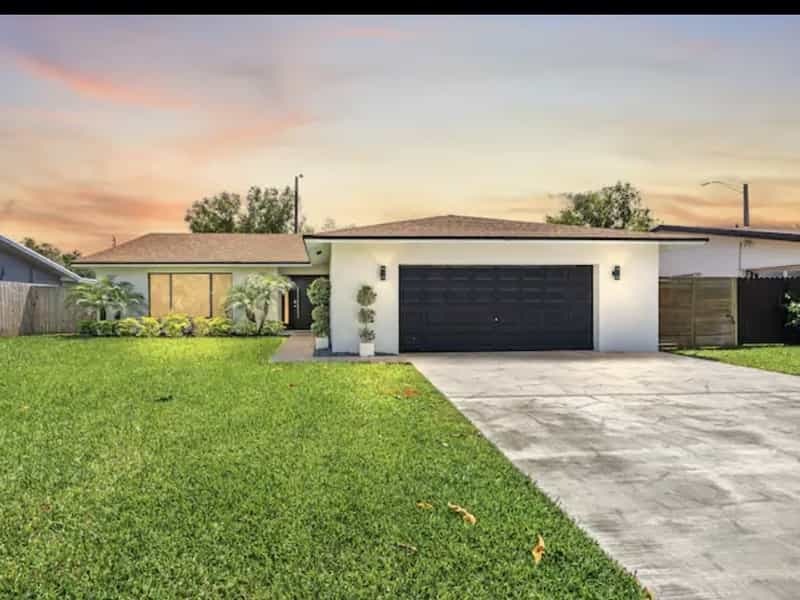 House in Sabal Palms Estates, Florida 12134504