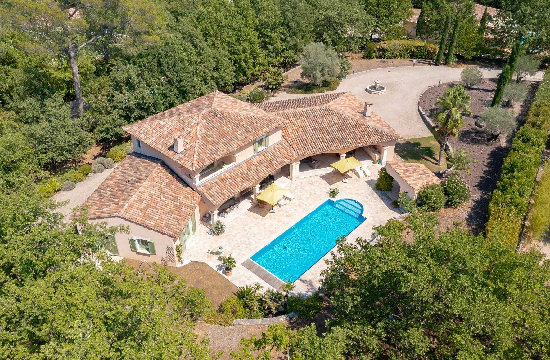 Rumah di Fayence, Provence-Alpes-Cote d'Azur 12135739