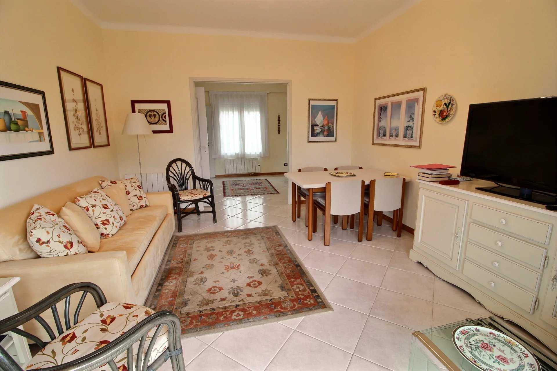公寓 在 Antibes, Provence-Alpes-Côte d'Azur 12135742