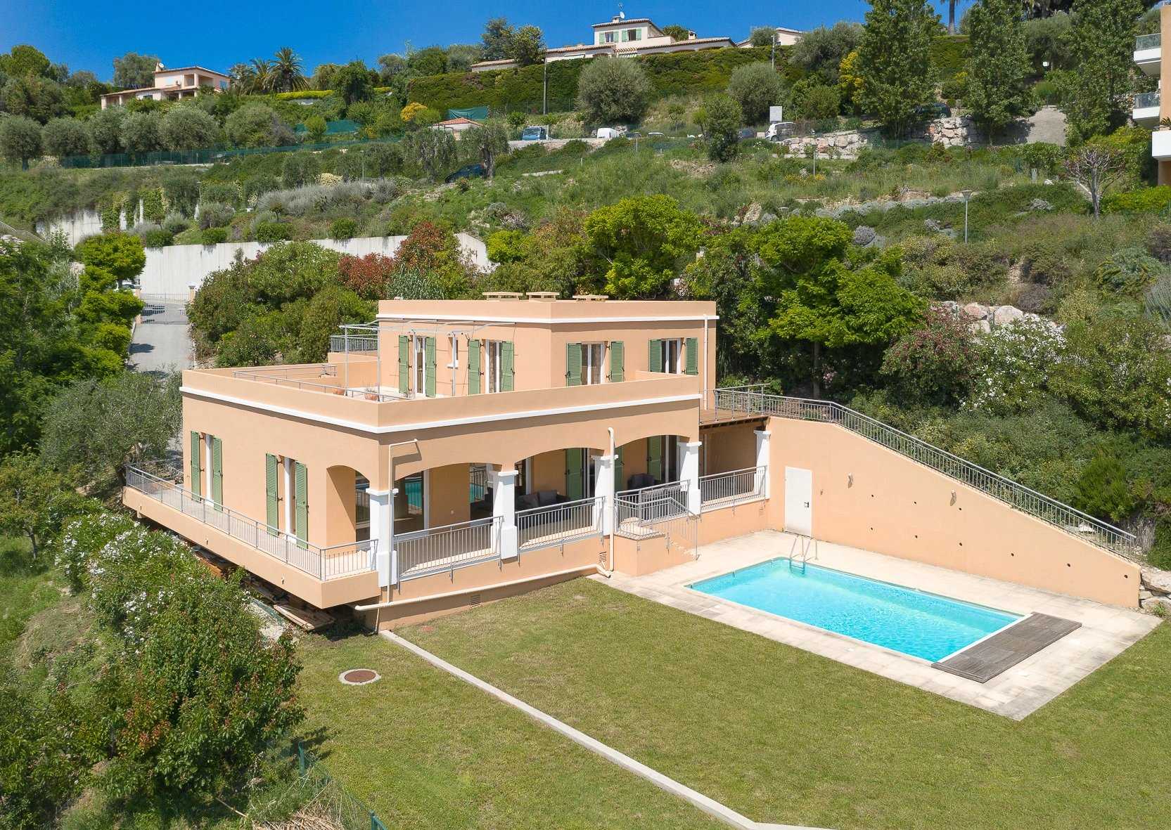 Talo sisään Kiva, Provence-Alpes-Cote d'Azur 12135743