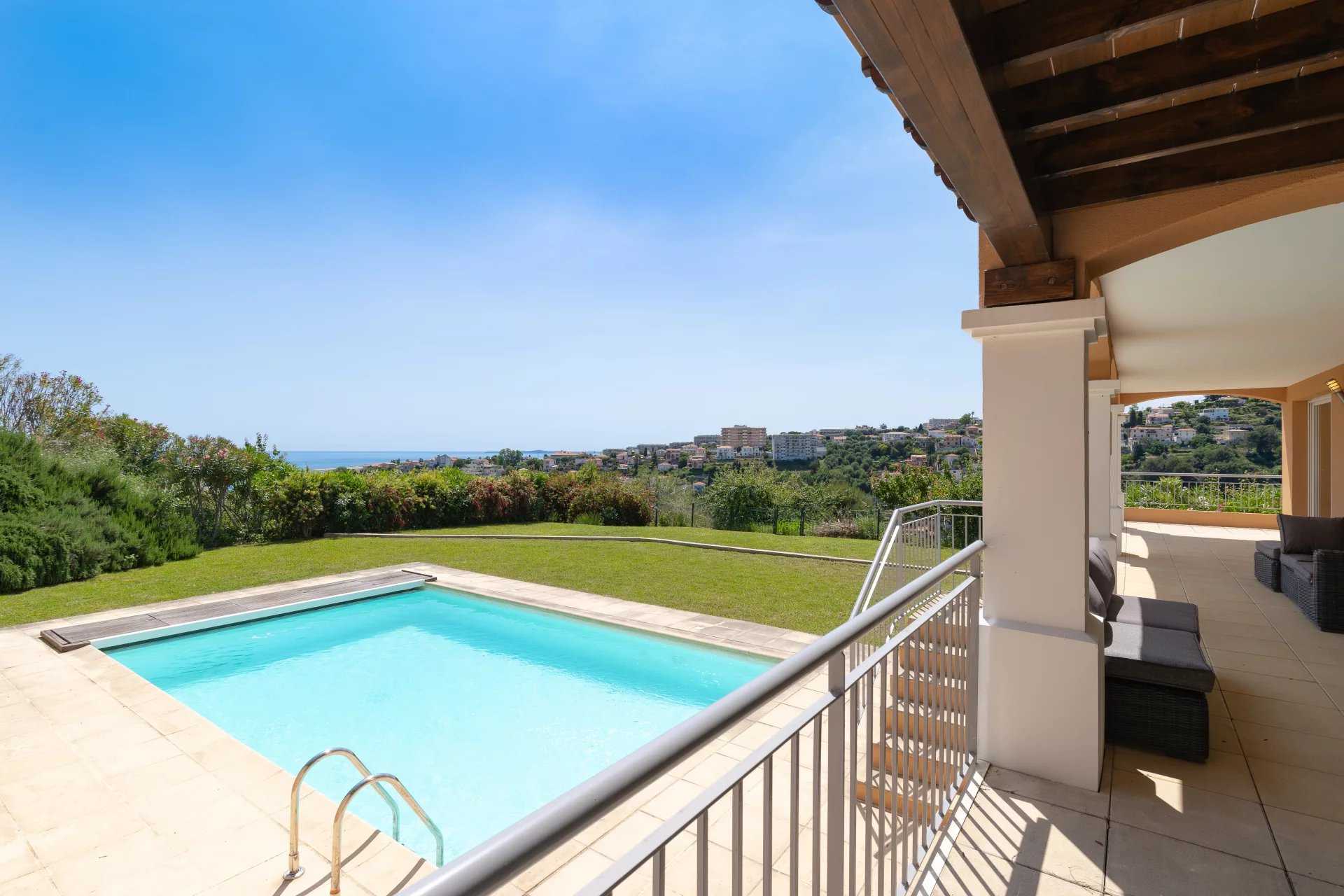 House in Nice, Provence-Alpes-Cote d'Azur 12135743