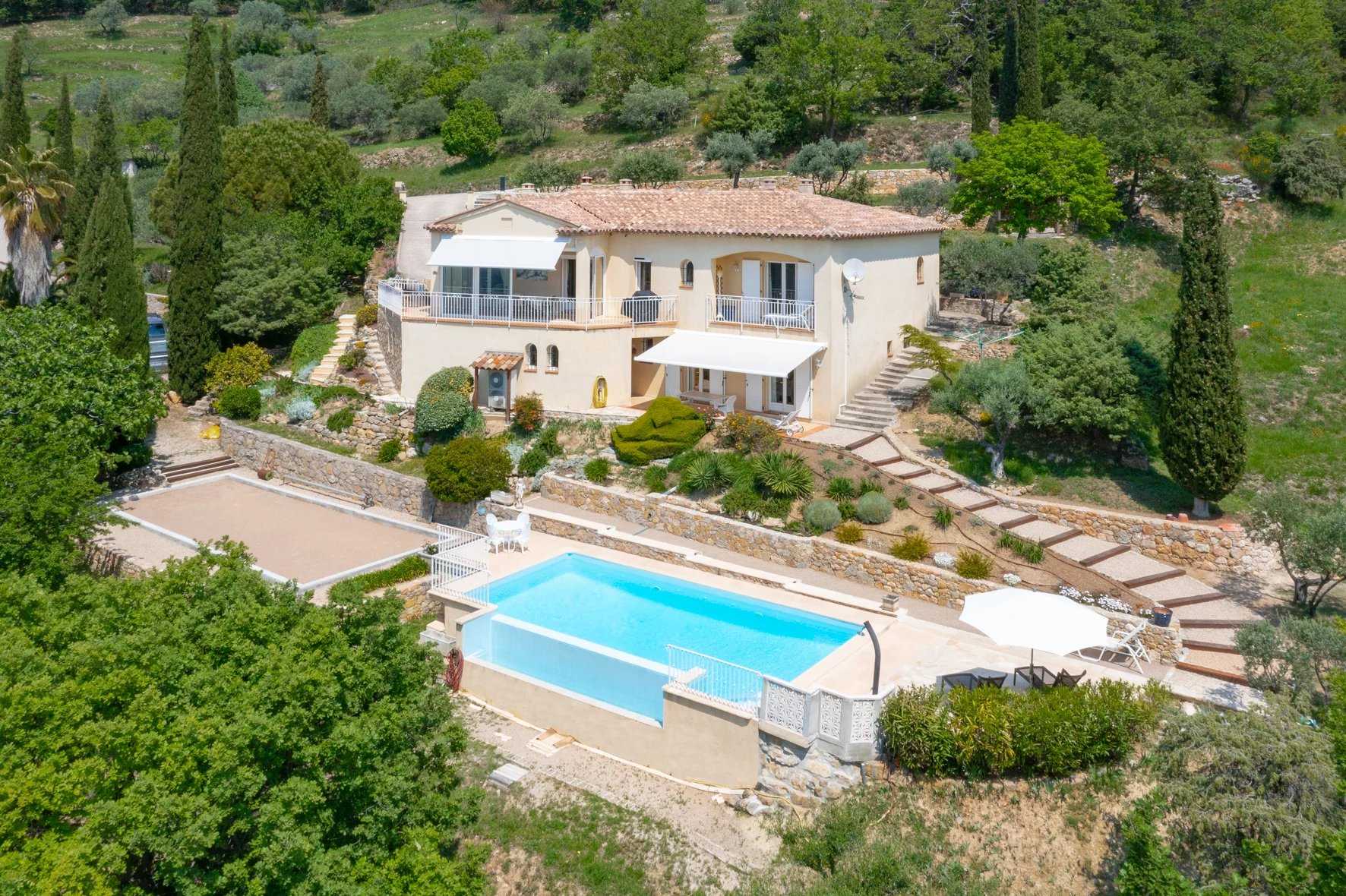 Talo sisään Seillans, Provence-Alpes-Côte d'Azur 12135746