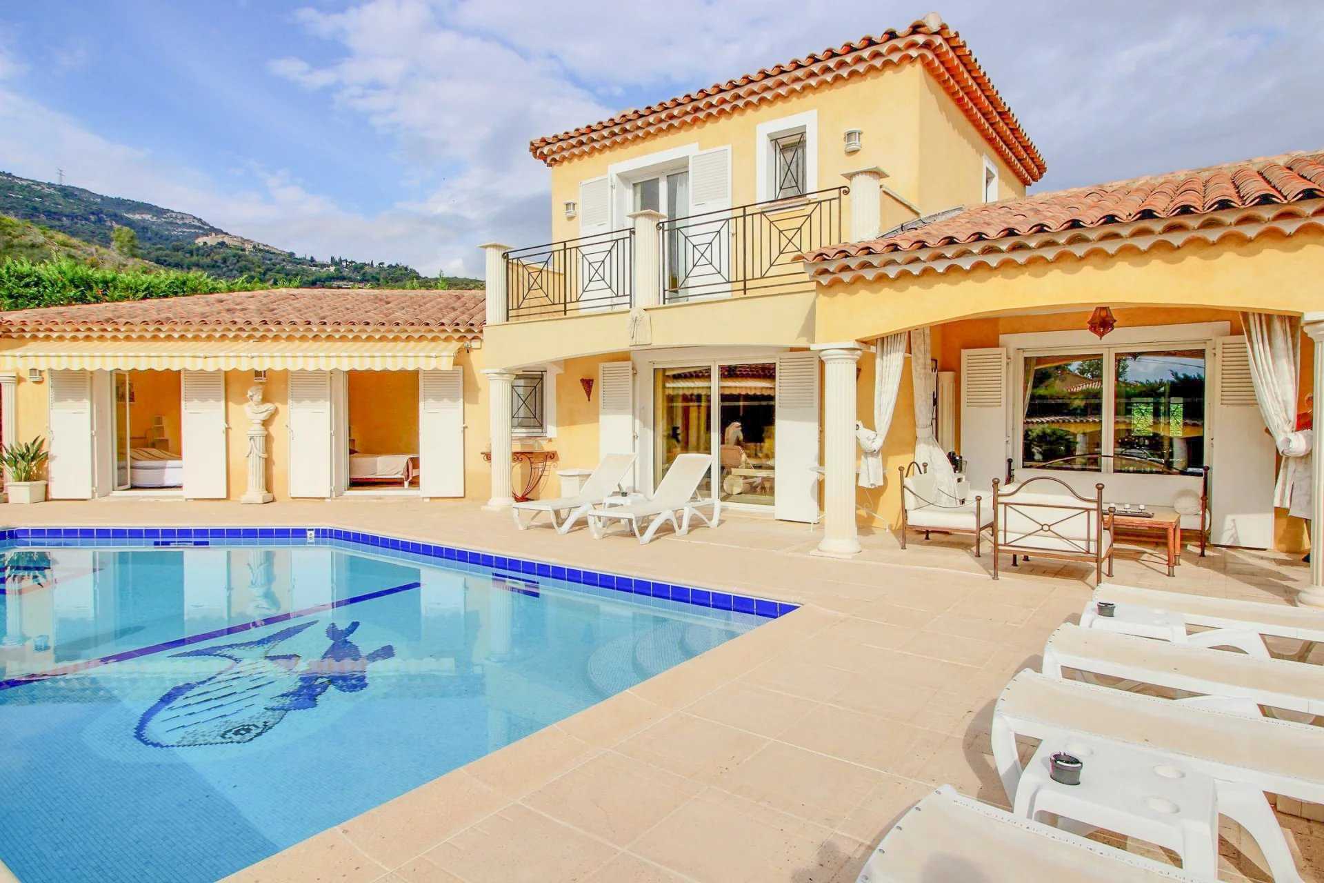 Talo sisään Carros, Provence-Alpes-Cote d'Azur 12135748