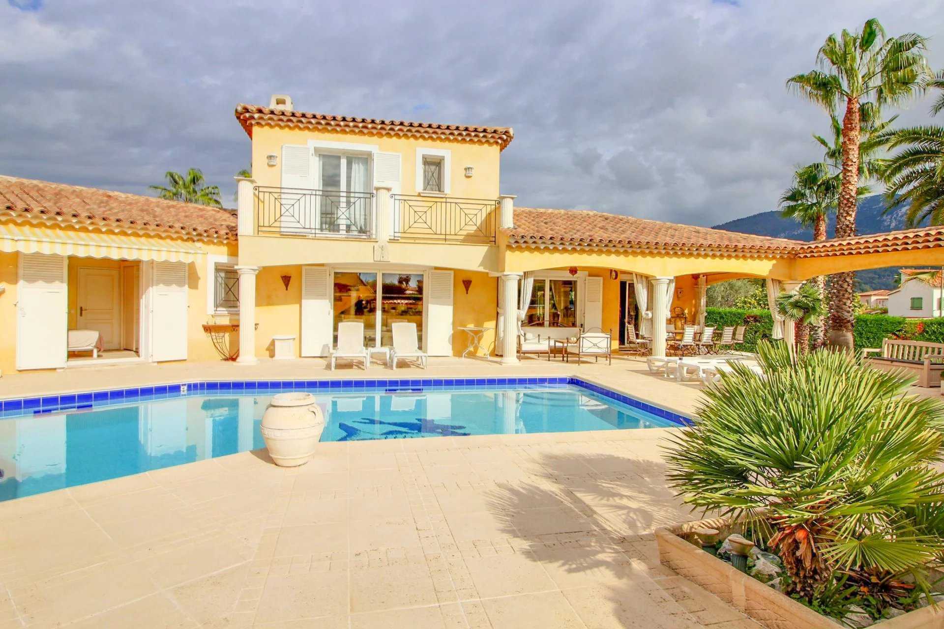 Dom w Carros, Provence-Alpes-Cote d'Azur 12135748