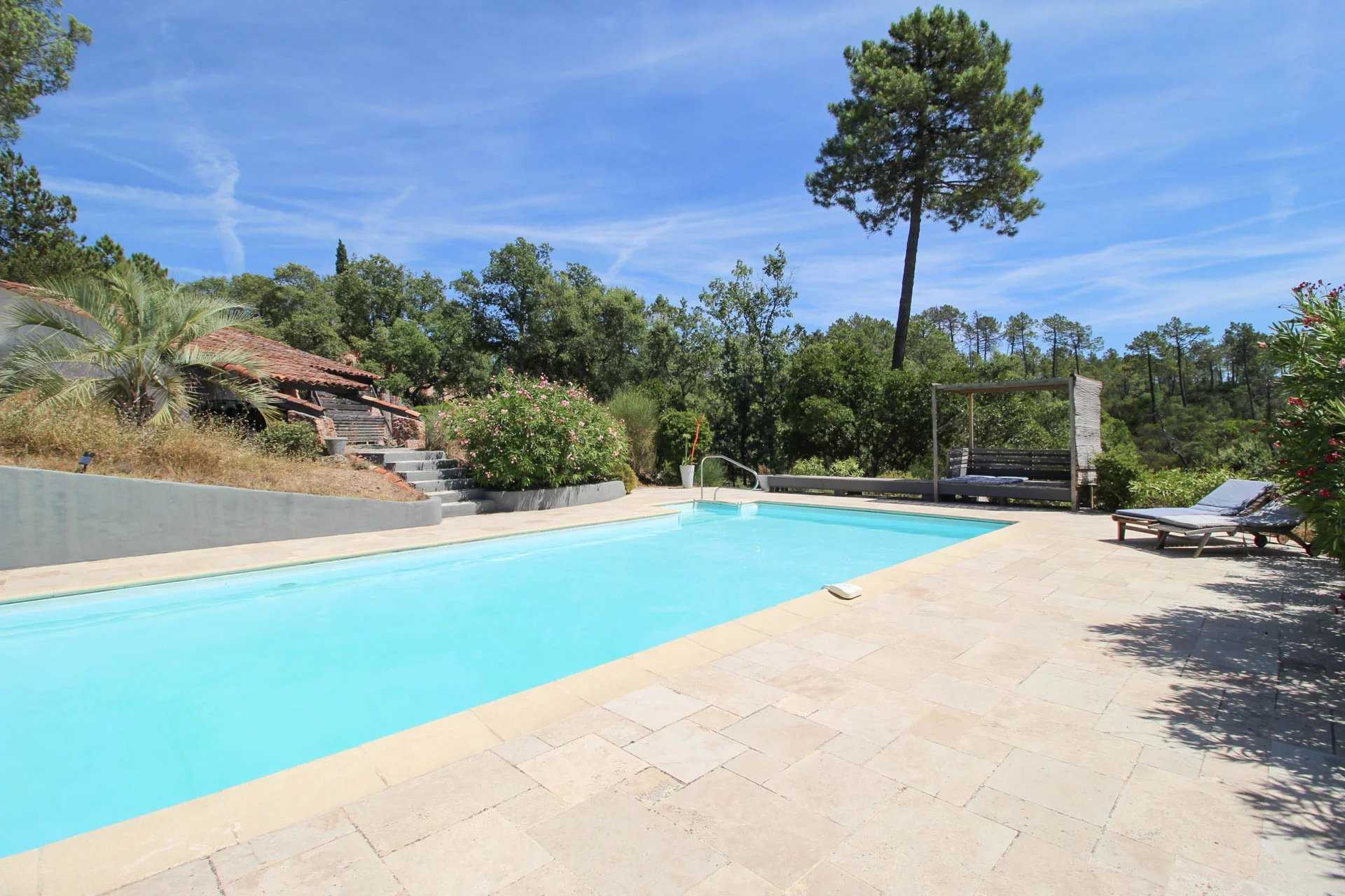 casa en Saint-Paul-en-Forêt, Provence-Alpes-Côte d'Azur 12135752