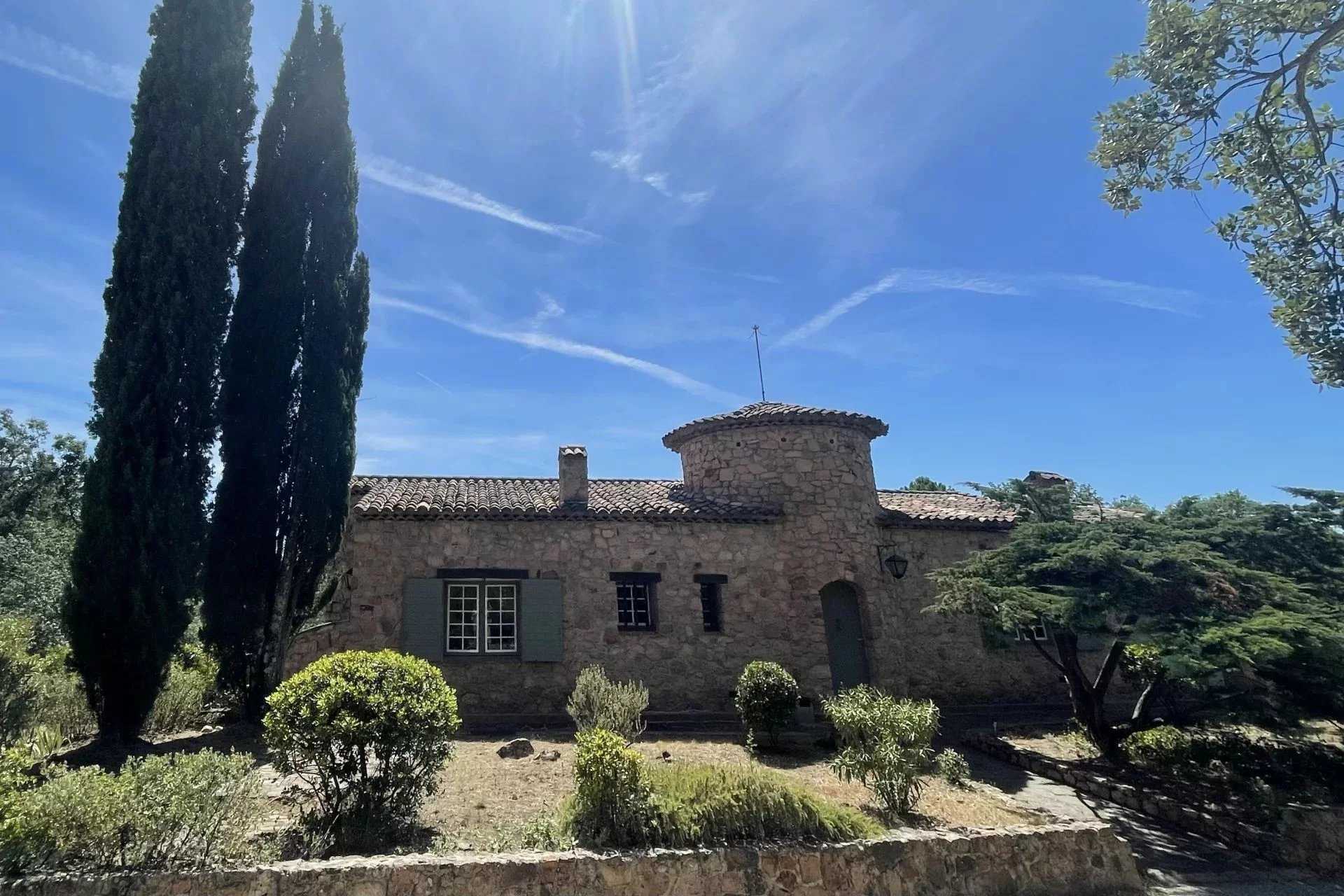 Talo sisään Saint-Paul-en-Foret, Provence-Alpes-Cote d'Azur 12135752