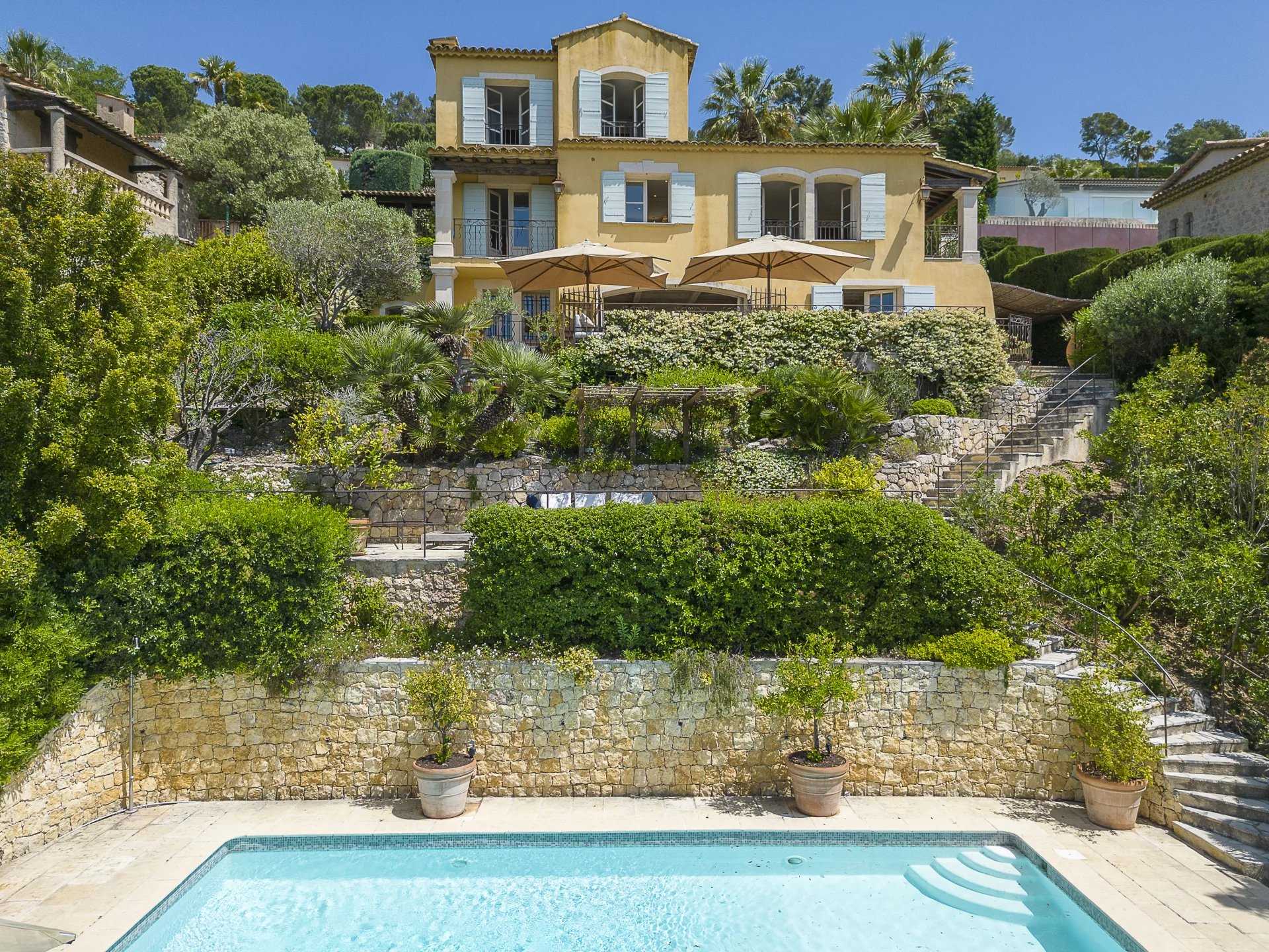 House in Cannes, Provence-Alpes-Côte d'Azur 12135759