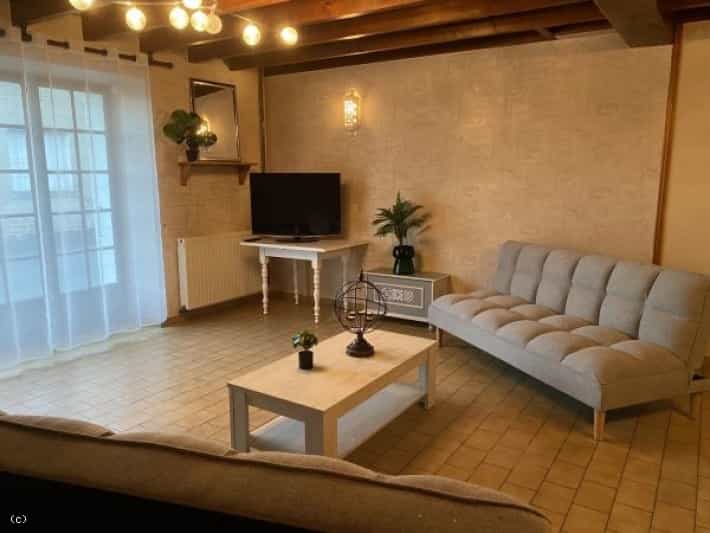 Dom w Verteuil-sur-Charente, Nouvelle-Aquitaine 12135823
