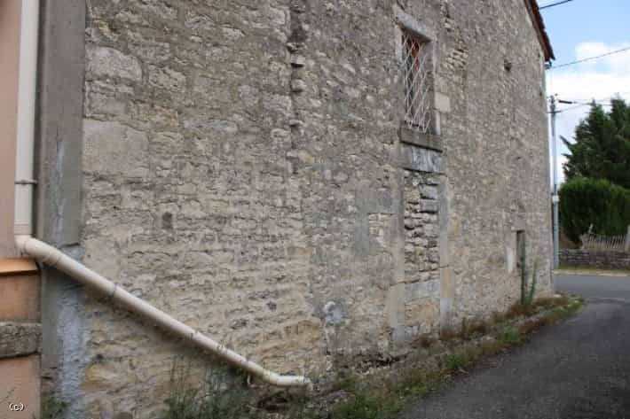 rumah dalam Ruffec, Nouvelle-Aquitaine 12135831
