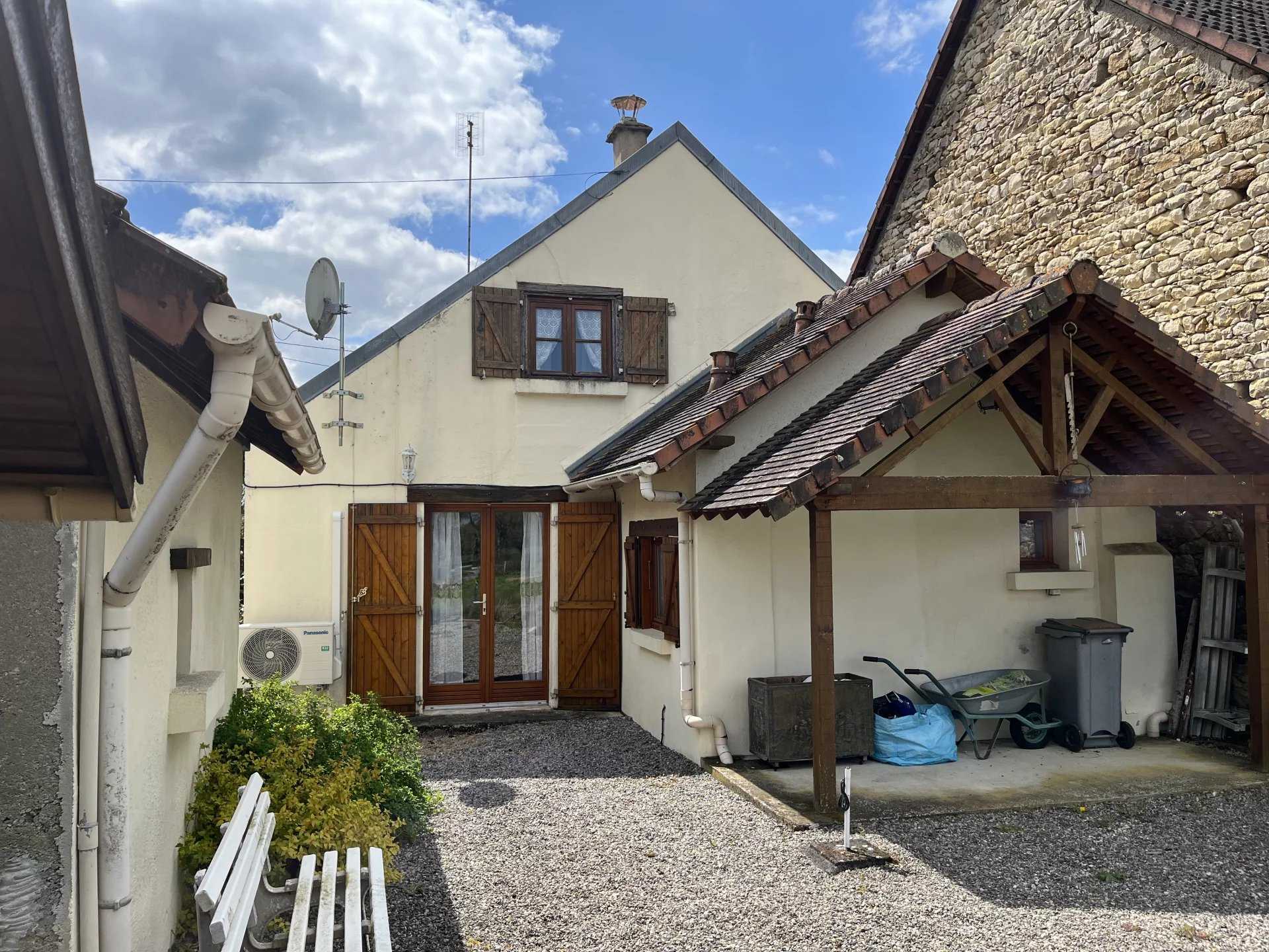 House in Verneuil-Moustiers, Nouvelle-Aquitaine 12135928