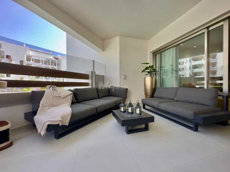 Condominium in Los Cristianos, Canary Islands 12135980