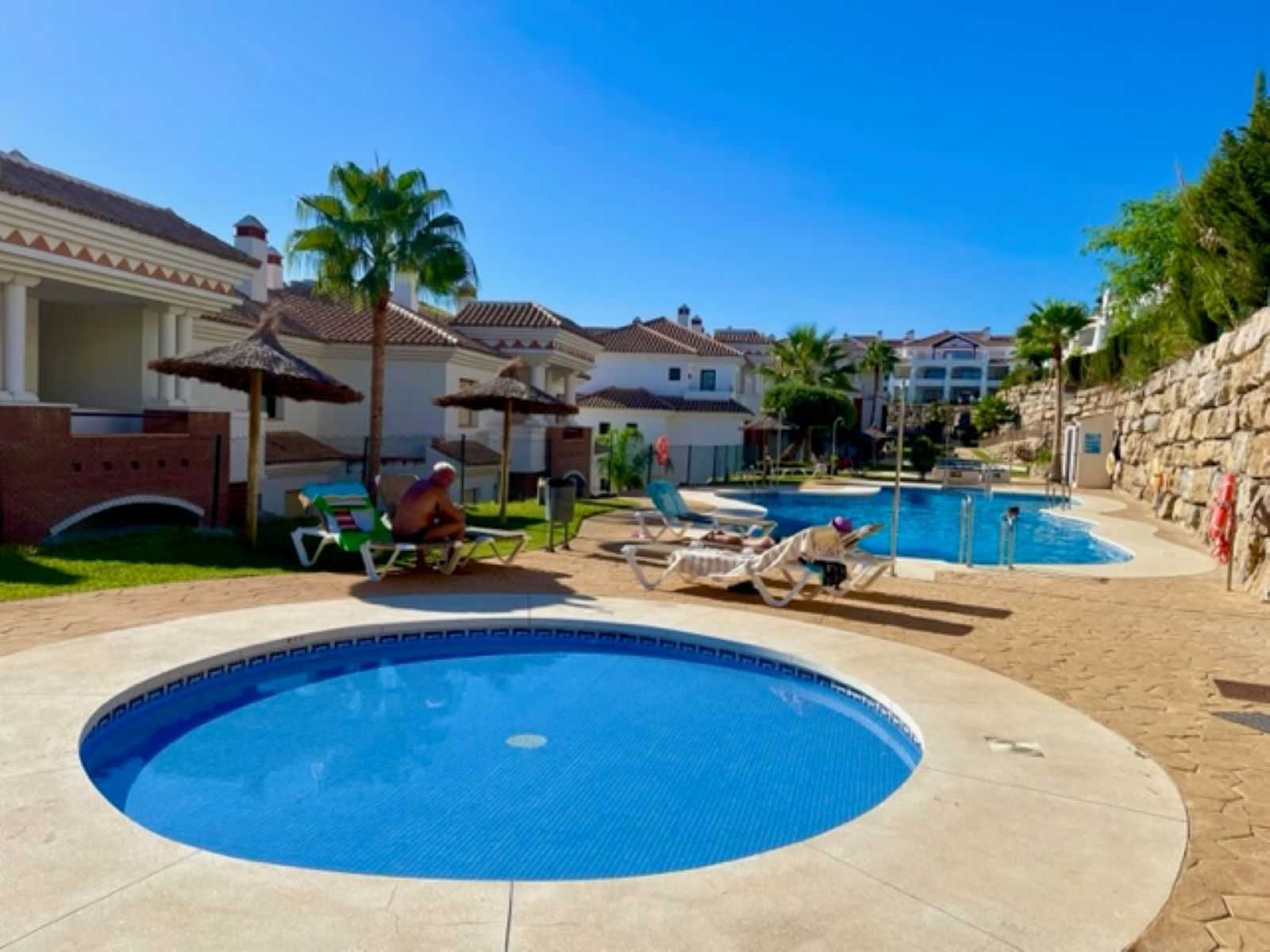 Condominium in Puerto de la Duquesa, Andalusia 12136066