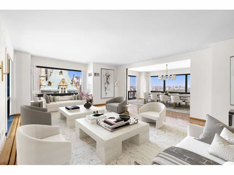 Condominium in Manhattan, New York 12140051