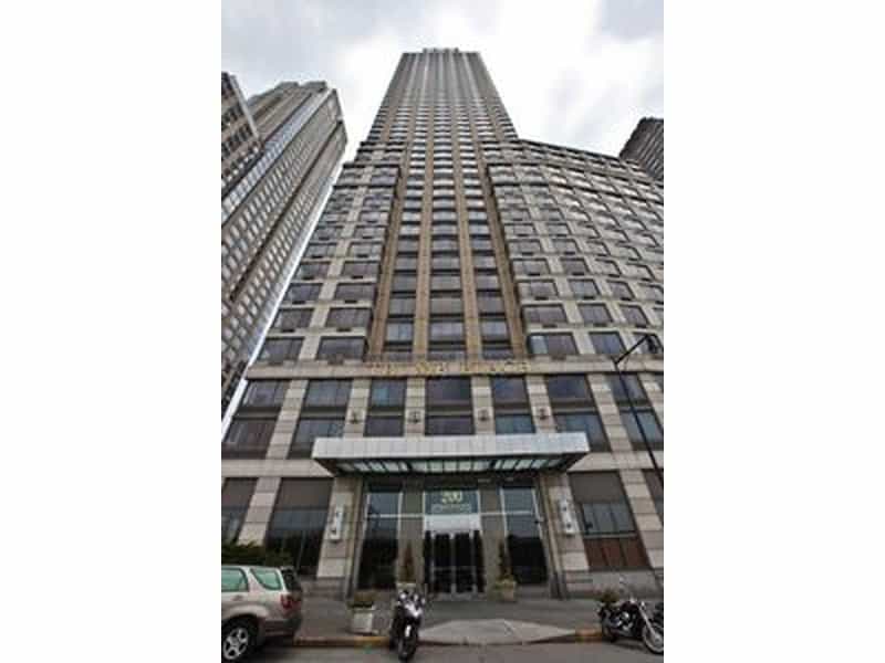 Condominium in New York, New York 12140053