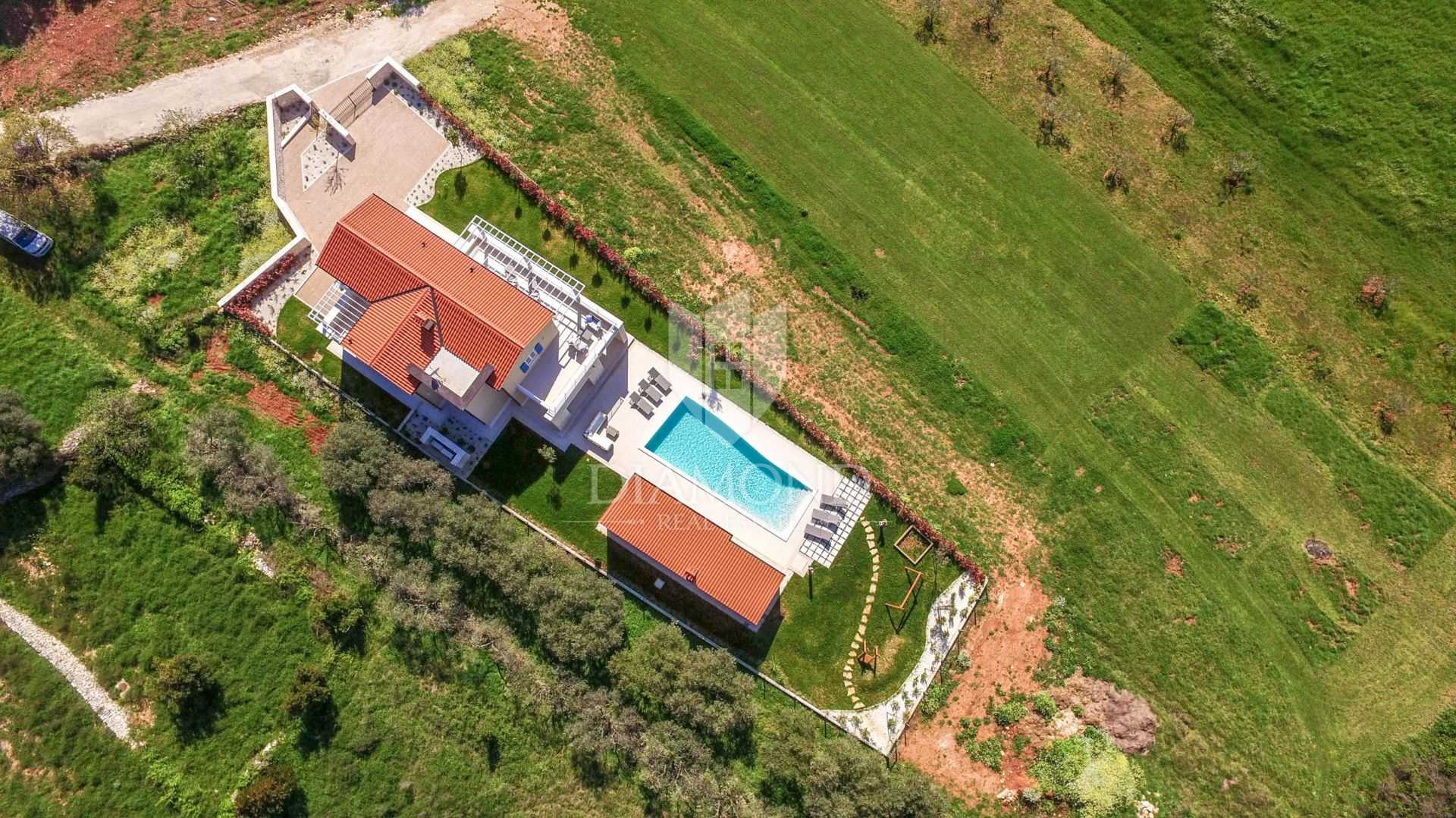 Rumah di Premantura, Istria County 12140271