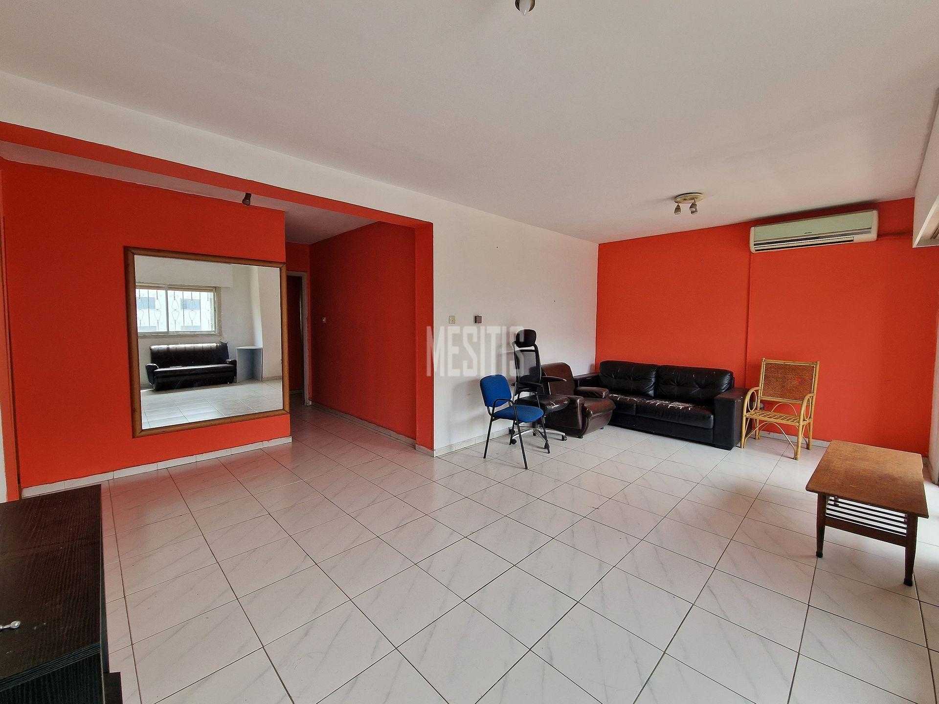 Condominium in Strovolos, Nicosia 12140458