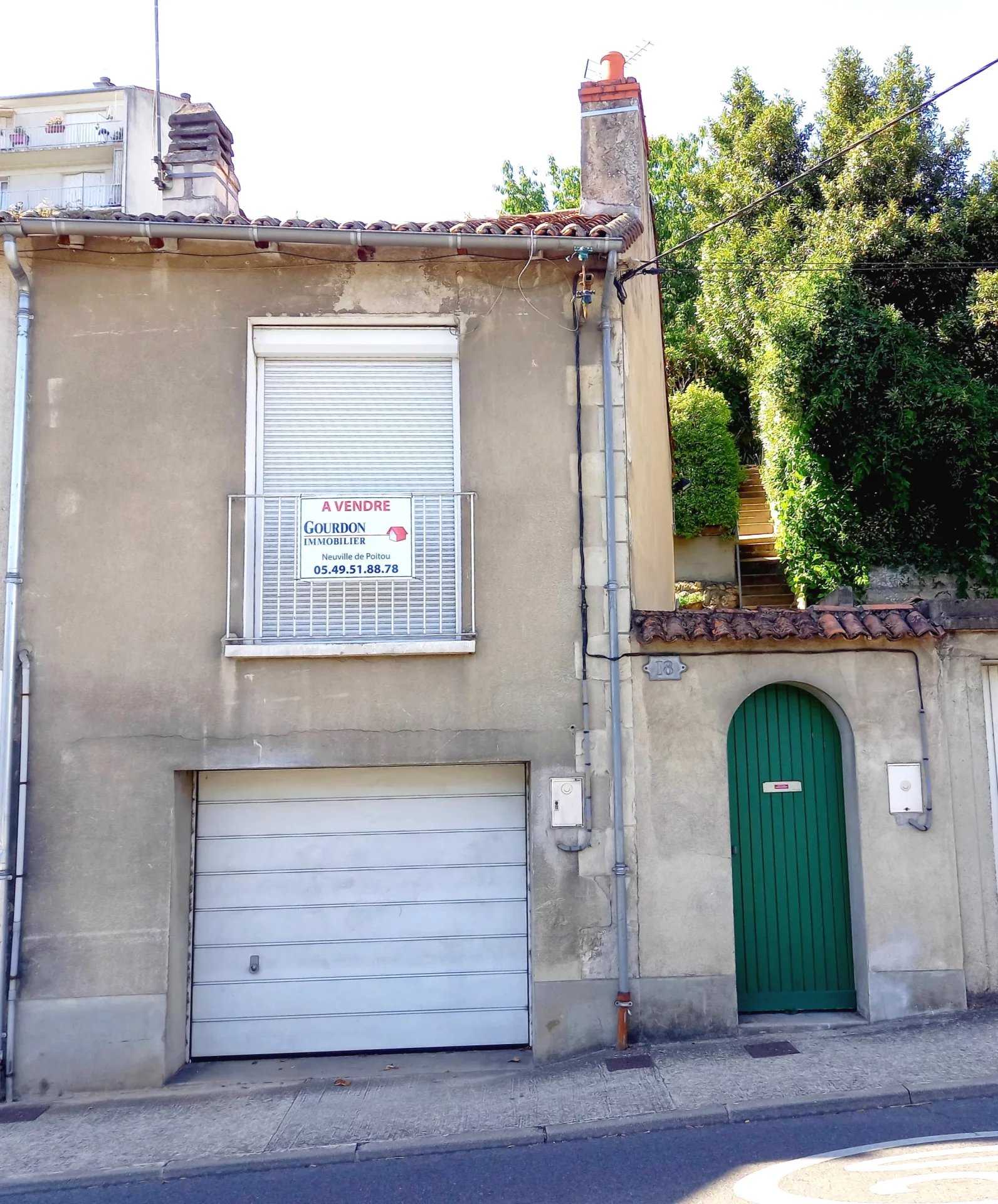 House in Poitiers, Nouvelle-Aquitaine 12141429