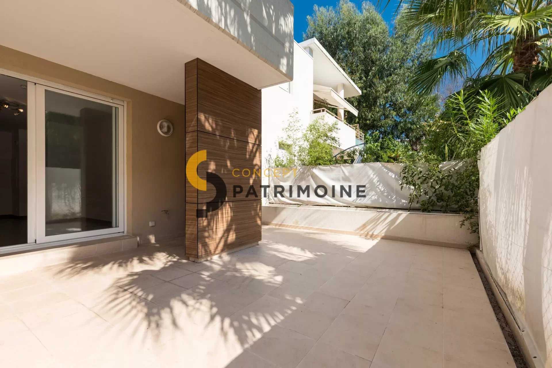 Condominium in Saint-Laurent-du-Var, Provence-Alpes-Côte d'Azur 12141478