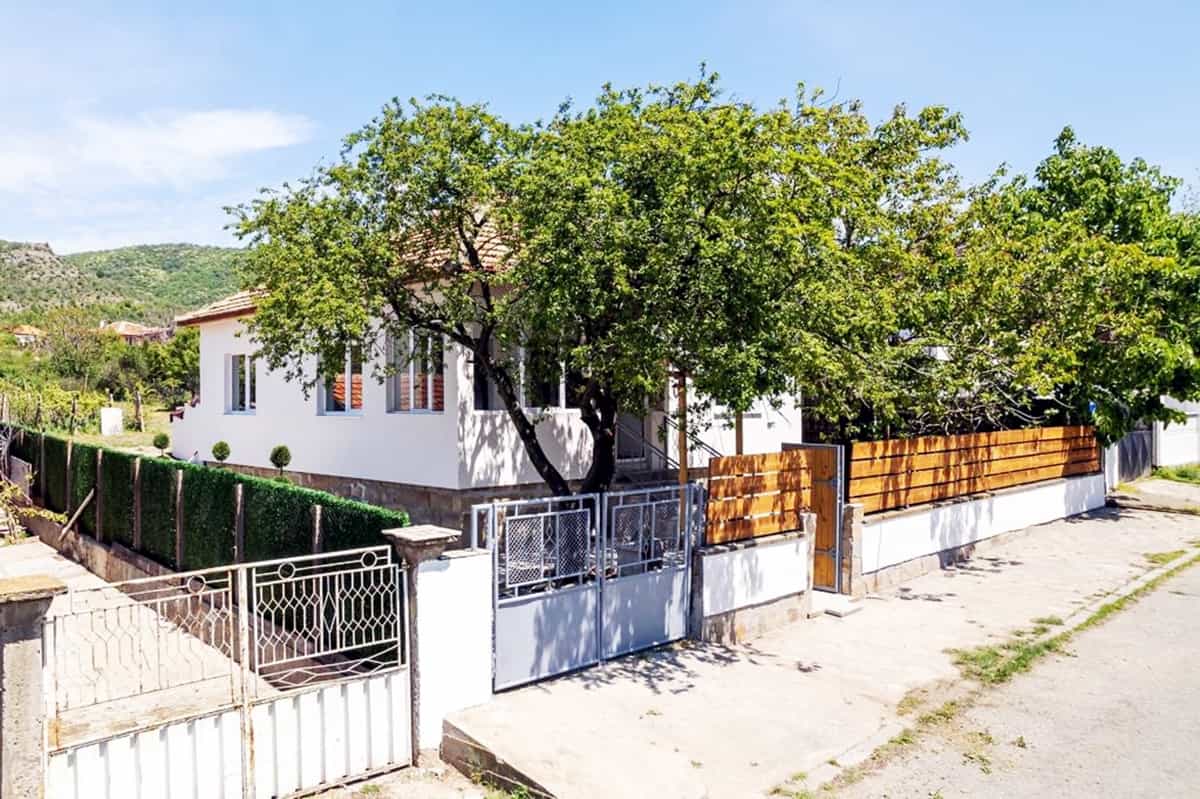 Condominium in Pomorie, Burgas 12141702