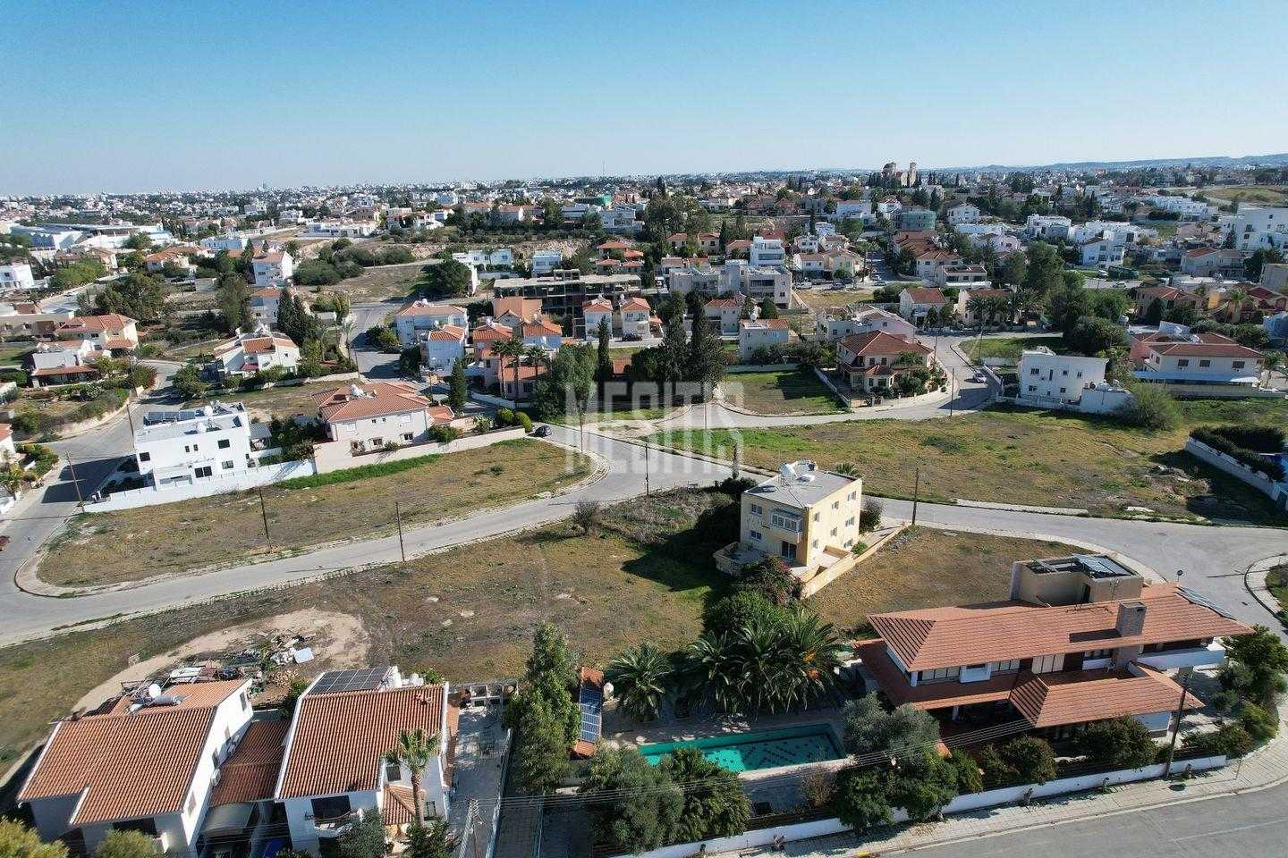 Land in Nicosia, Lefkosia 12141958
