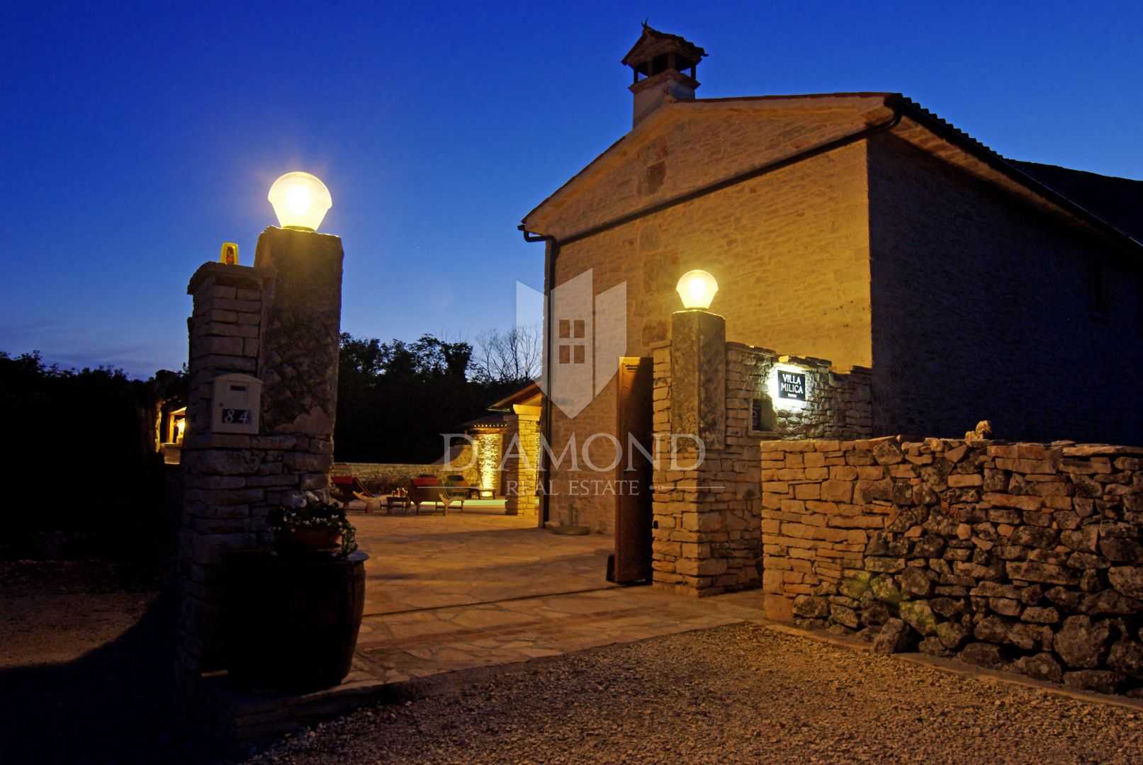 Talo sisään Barban, Istria County 12142164