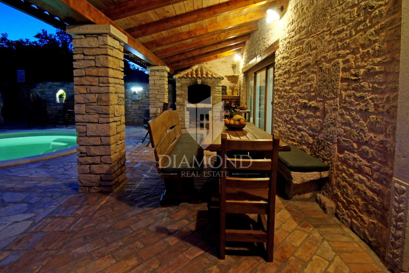 Talo sisään Barban, Istria County 12142164