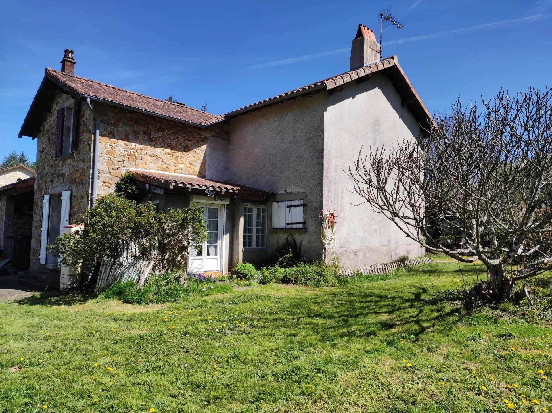 House in Saint-Mathieu, Nouvelle-Aquitaine 12142972